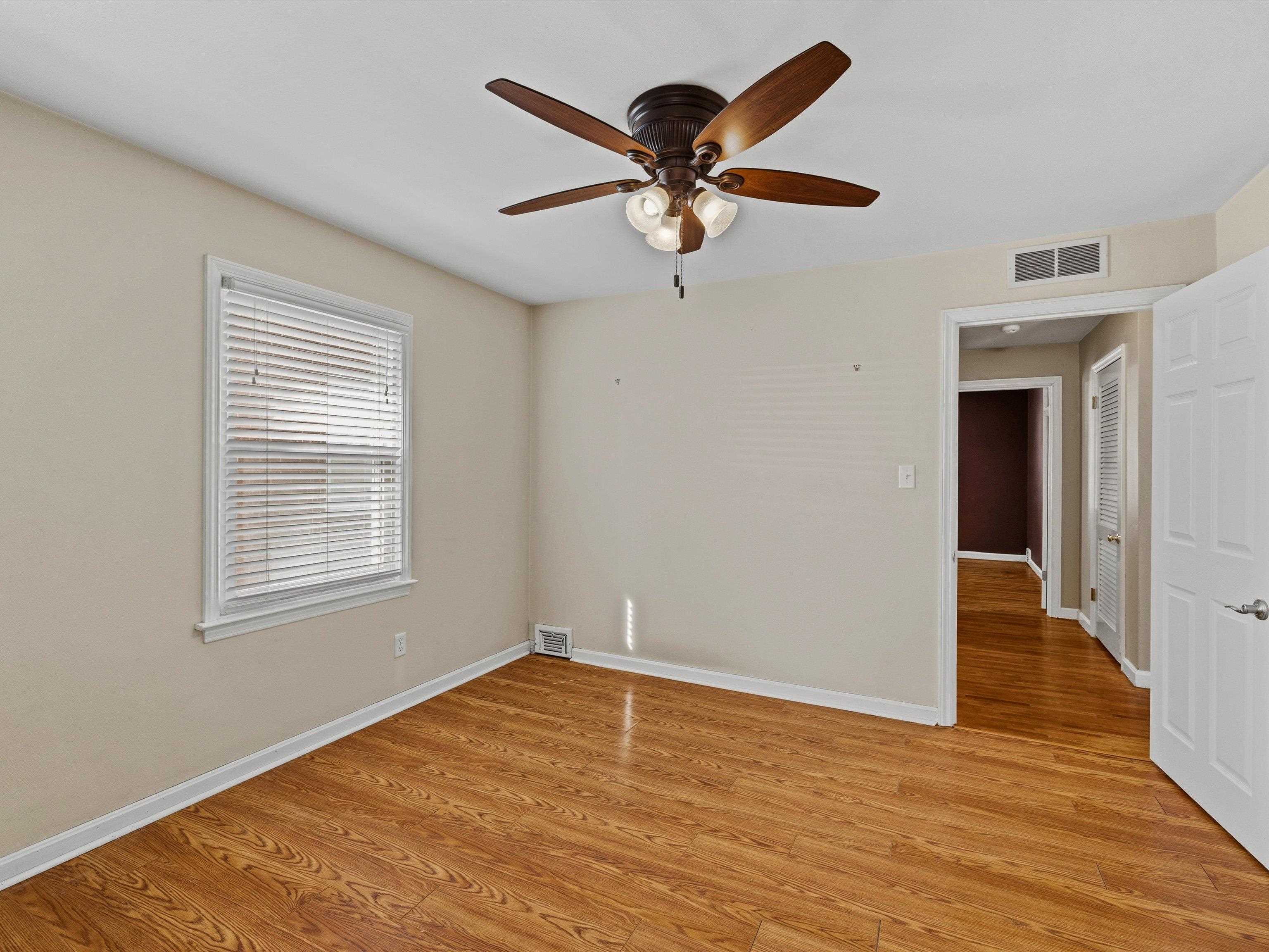 520 Warwick Dr W, Owensboro, Kentucky 42303, 3 Bedrooms Bedrooms, ,2 BathroomsBathrooms,Single Family Residence,For Sale,Warwick Dr W,94404