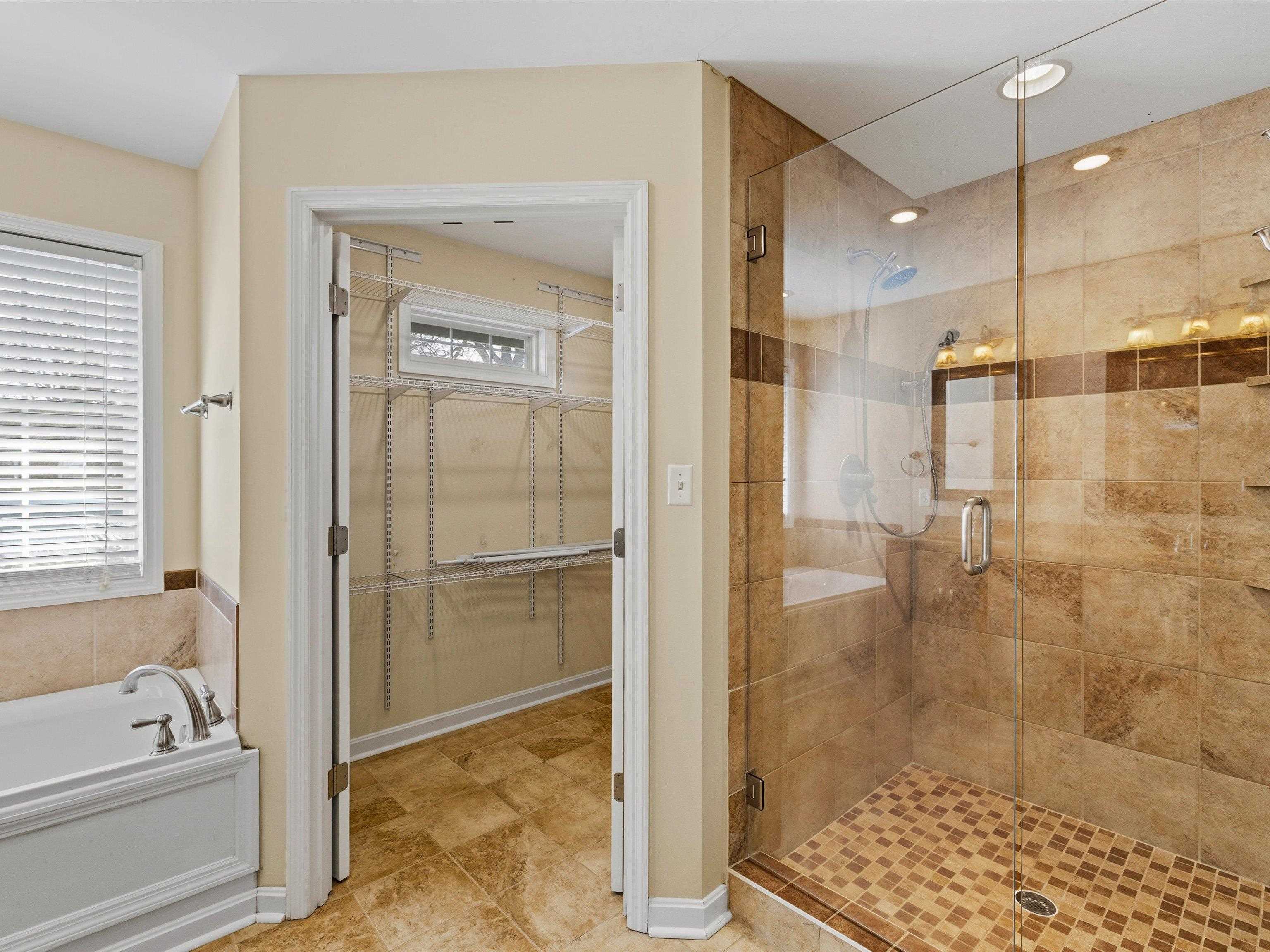 520 Warwick Dr W, Owensboro, Kentucky 42303, 3 Bedrooms Bedrooms, ,2 BathroomsBathrooms,Single Family Residence,For Sale,Warwick Dr W,94404