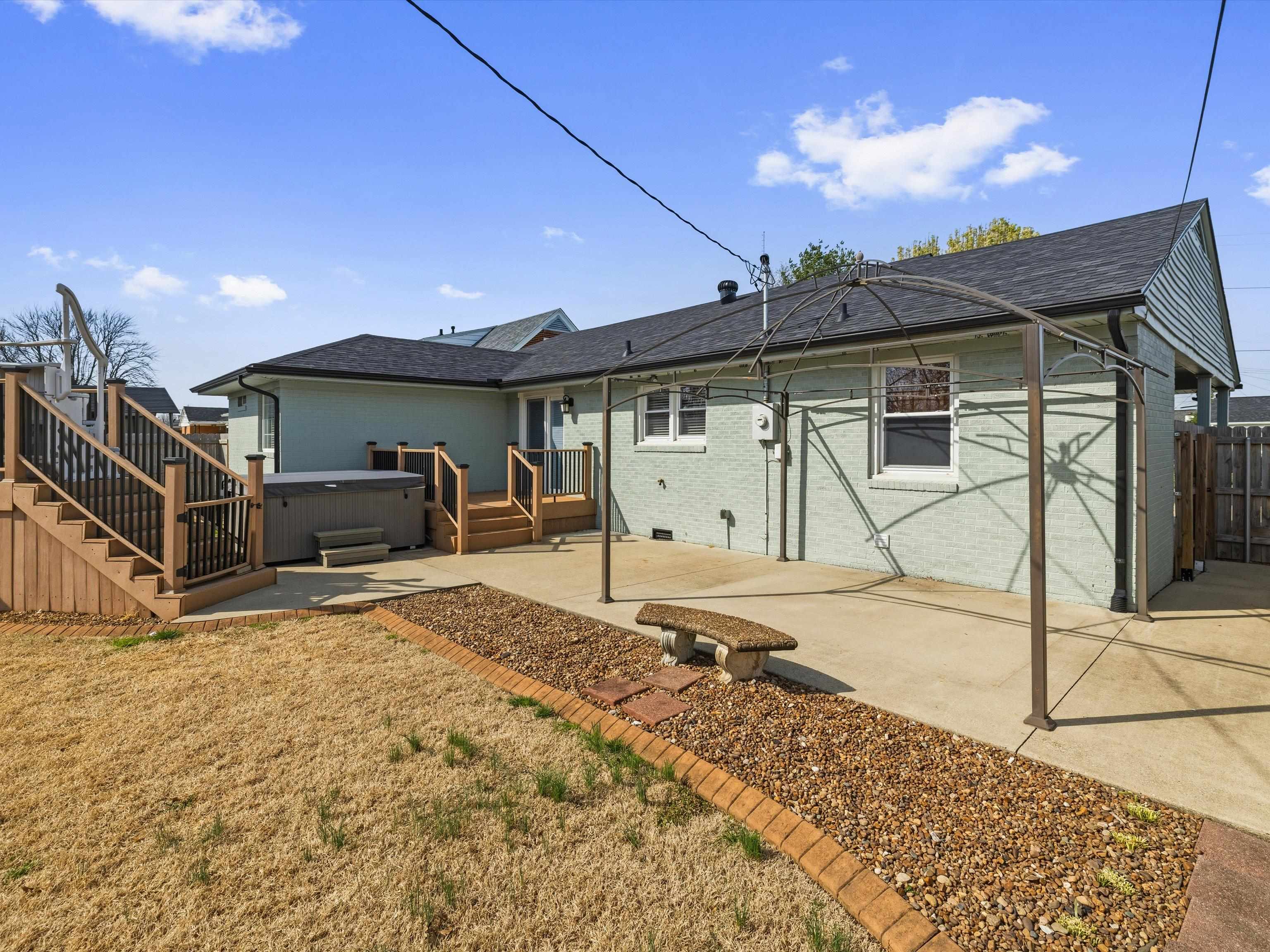 520 Warwick Dr W, Owensboro, Kentucky 42303, 3 Bedrooms Bedrooms, ,2 BathroomsBathrooms,Single Family Residence,For Sale,Warwick Dr W,94404