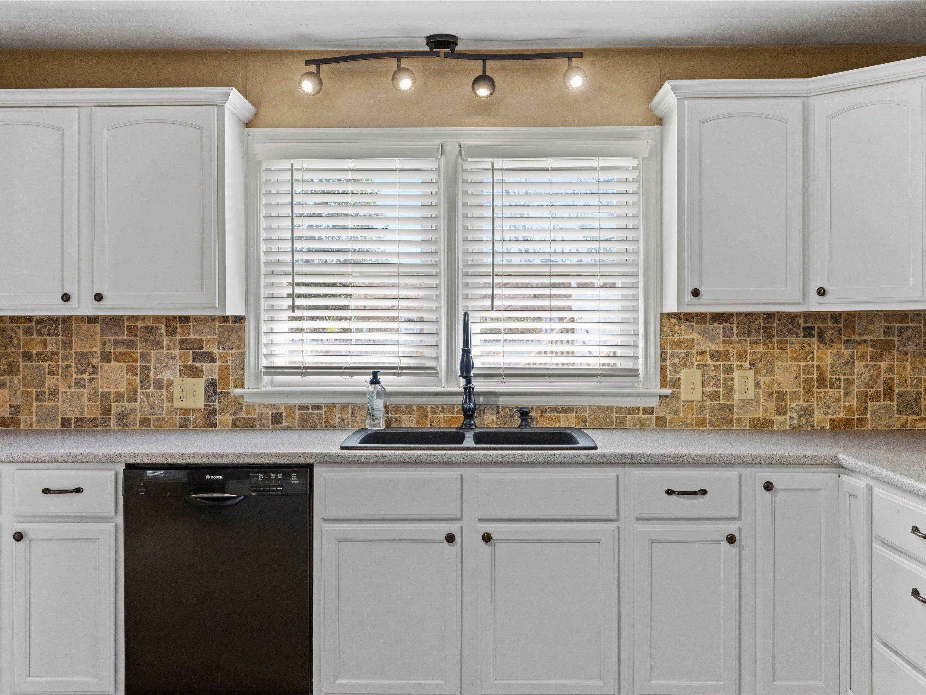 520 Warwick Dr W, Owensboro, Kentucky 42303, 3 Bedrooms Bedrooms, ,2 BathroomsBathrooms,Single Family Residence,For Sale,Warwick Dr W,94404