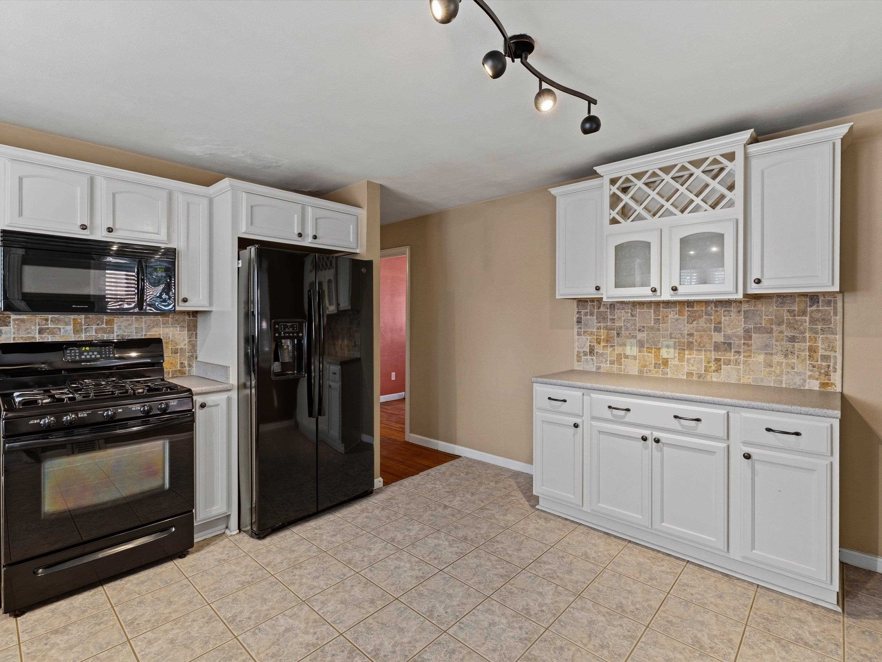 520 Warwick Dr W, Owensboro, Kentucky 42303, 3 Bedrooms Bedrooms, ,2 BathroomsBathrooms,Single Family Residence,For Sale,Warwick Dr W,94404