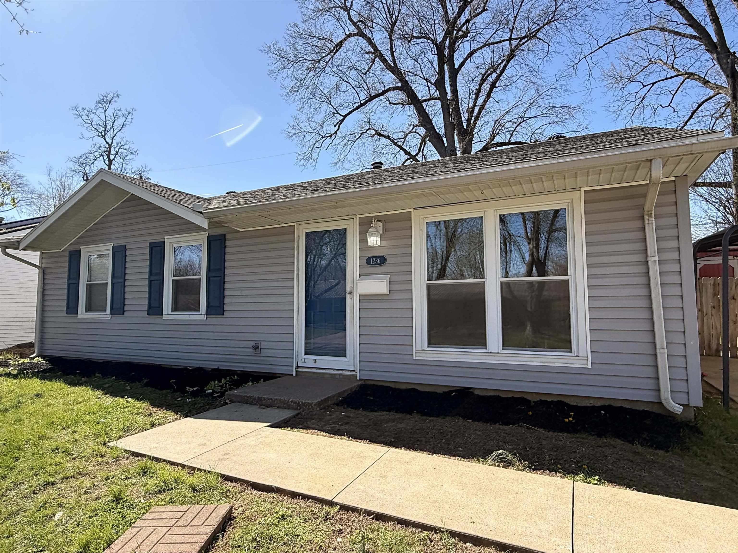 1236 Gilbert Lane, Owensboro, Kentucky 42303-1354, 3 Bedrooms Bedrooms, ,1 BathroomBathrooms,Single Family Residence,For Sale,Gilbert Lane,94409