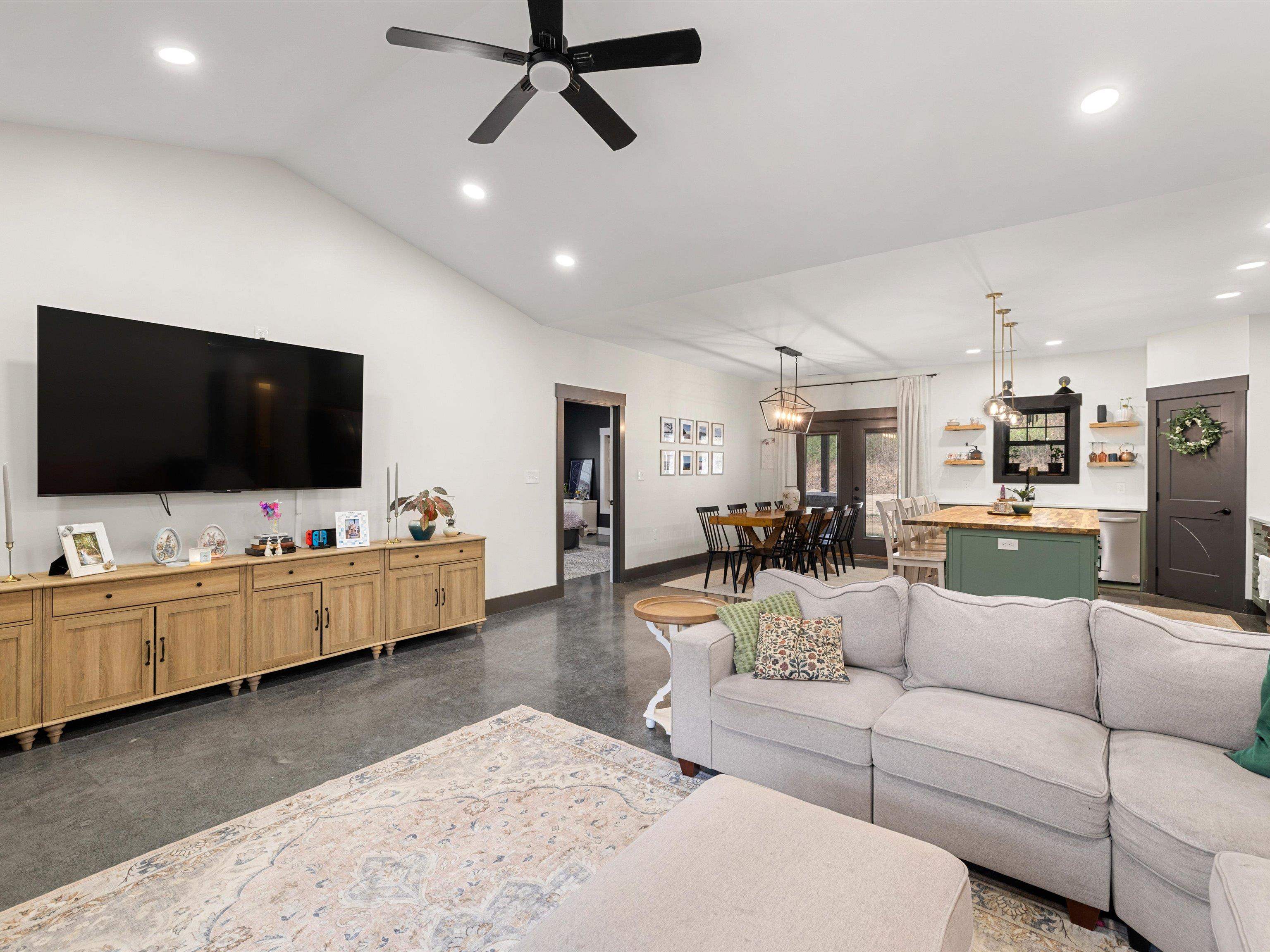 290 Railroad Bed Road, Fordsville, Kentucky 42343, 4 Bedrooms Bedrooms, ,2 BathroomsBathrooms,Single Family Residence,For Sale,Railroad Bed Road,94418