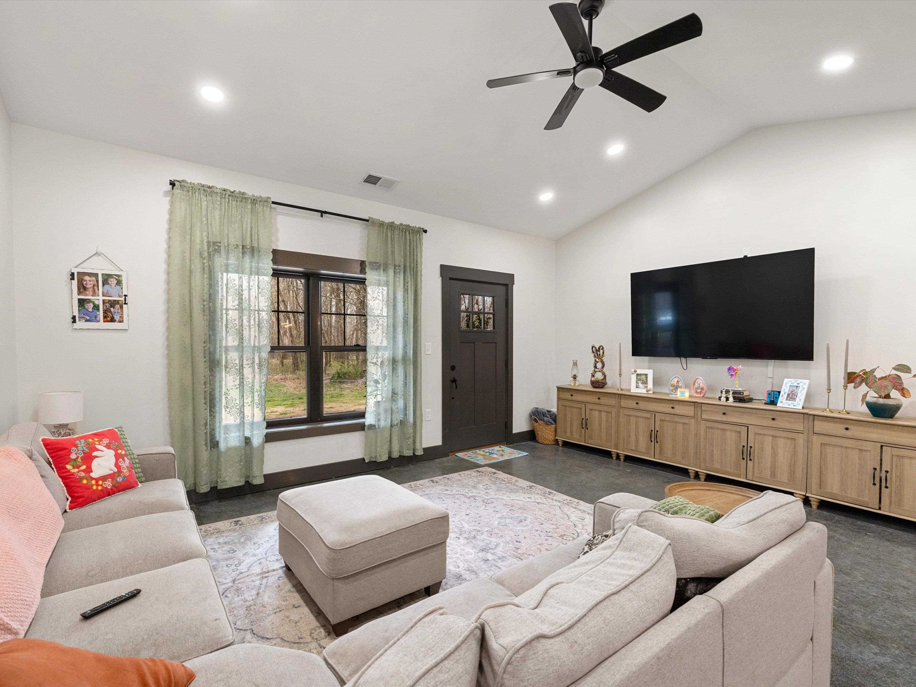 290 Railroad Bed Road, Fordsville, Kentucky 42343, 4 Bedrooms Bedrooms, ,2 BathroomsBathrooms,Single Family Residence,For Sale,Railroad Bed Road,94418