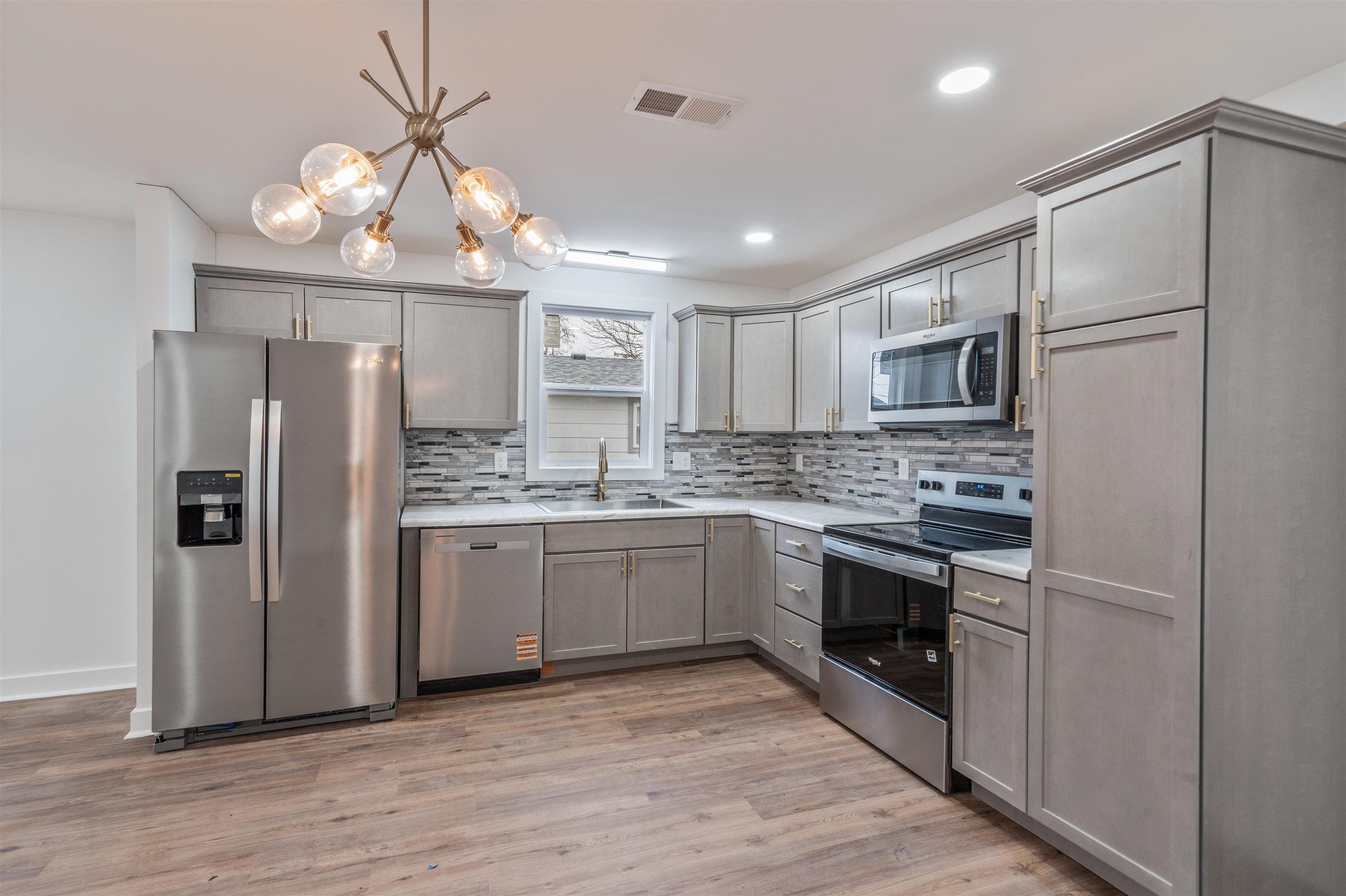 929 Hall Street, Owensboro, Kentucky 42303, 3 Bedrooms Bedrooms, ,2 BathroomsBathrooms,Single Family Residence,For Sale,Hall Street,94428