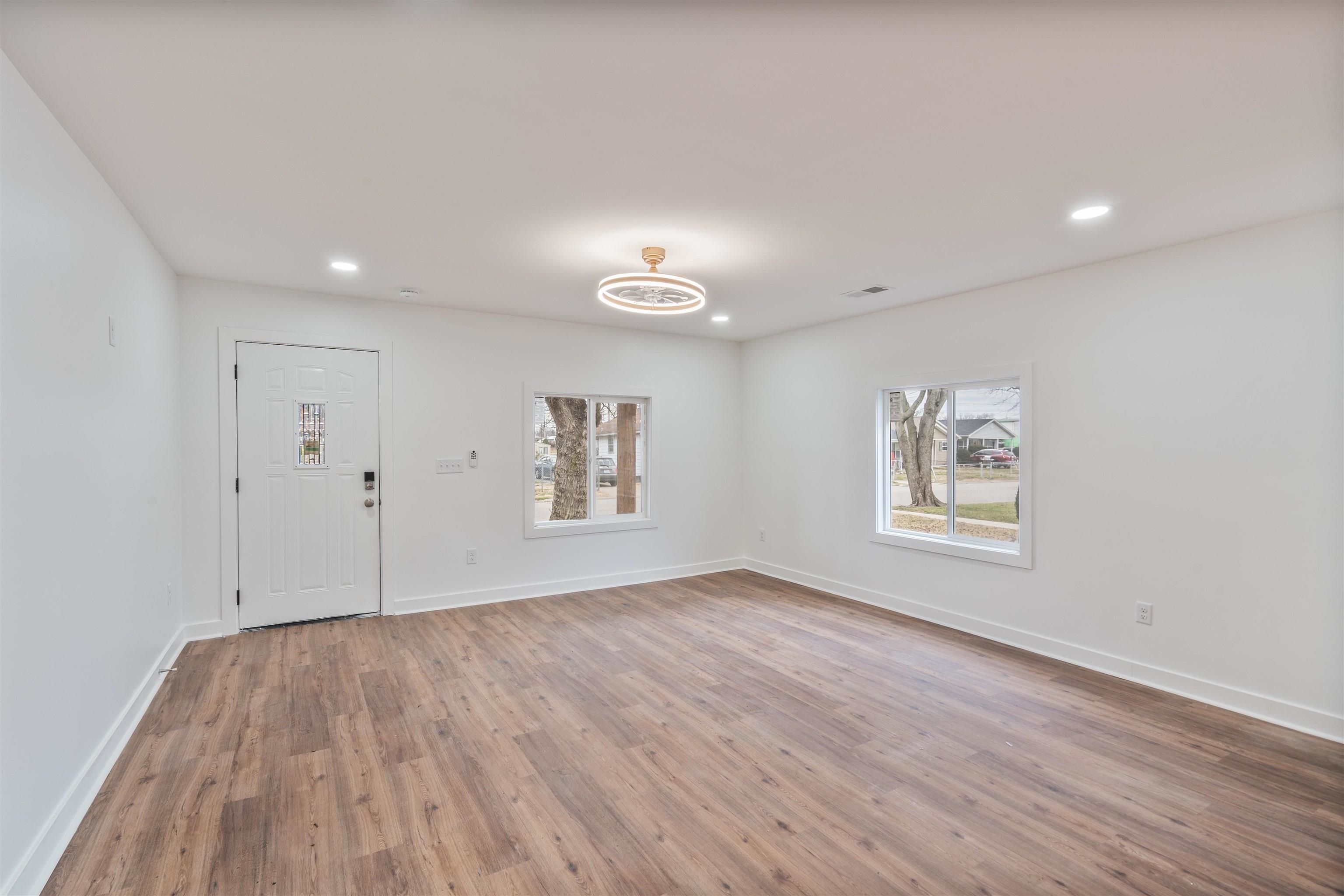 929 Hall Street, Owensboro, Kentucky 42303, 3 Bedrooms Bedrooms, ,2 BathroomsBathrooms,Single Family Residence,For Sale,Hall Street,94428