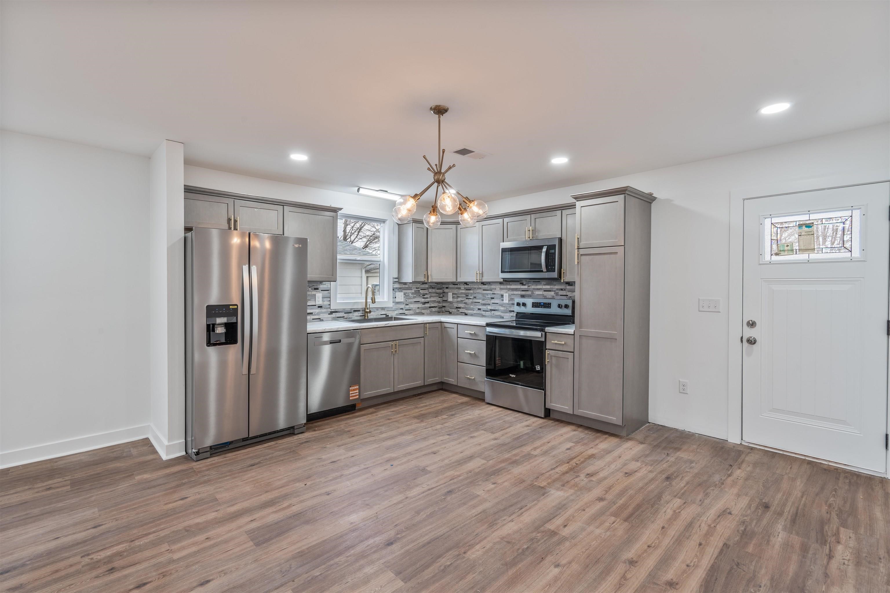 929 Hall Street, Owensboro, Kentucky 42303, 3 Bedrooms Bedrooms, ,2 BathroomsBathrooms,Single Family Residence,For Sale,Hall Street,94428