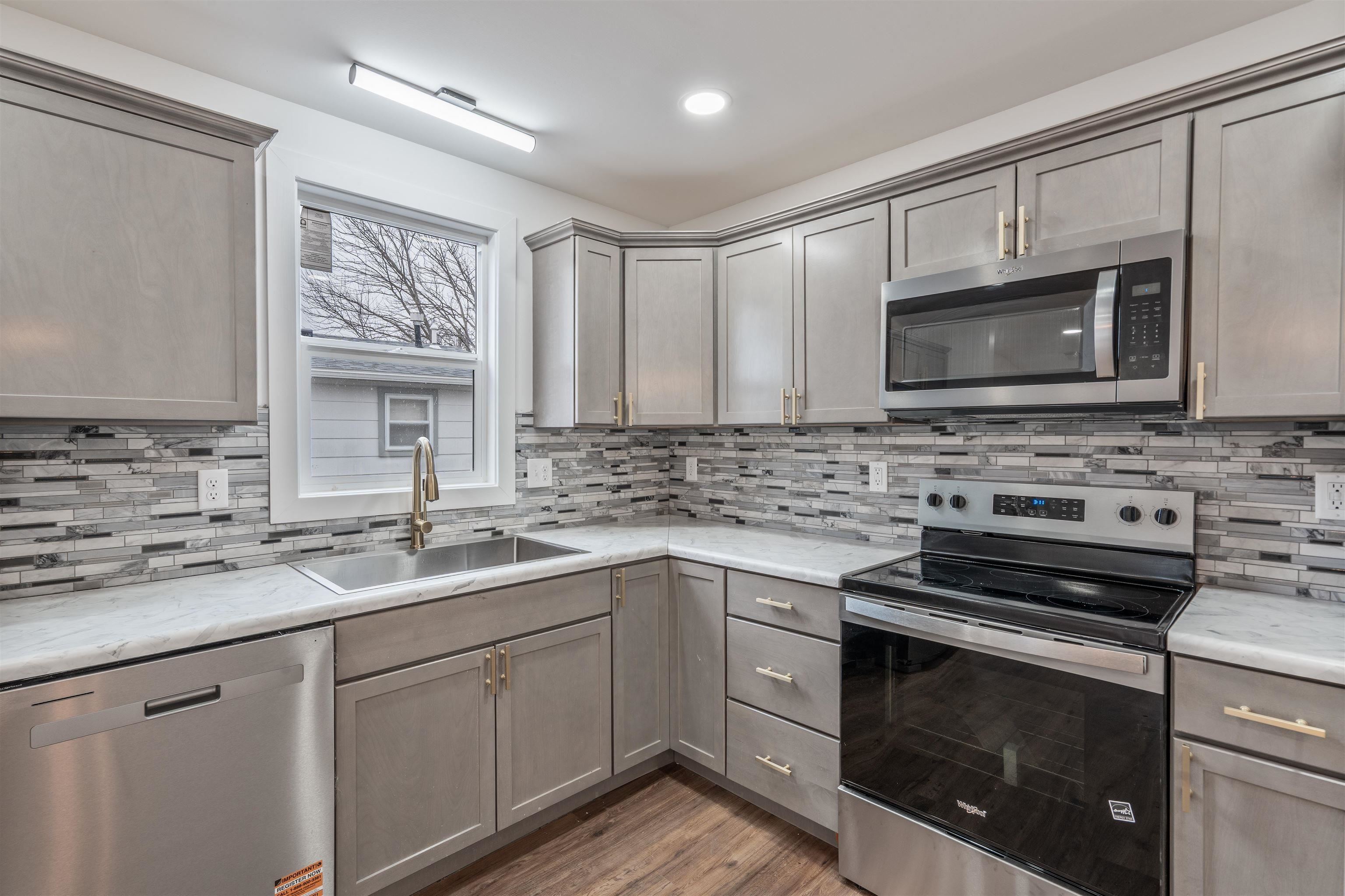 929 Hall Street, Owensboro, Kentucky 42303, 3 Bedrooms Bedrooms, ,2 BathroomsBathrooms,Single Family Residence,For Sale,Hall Street,94428