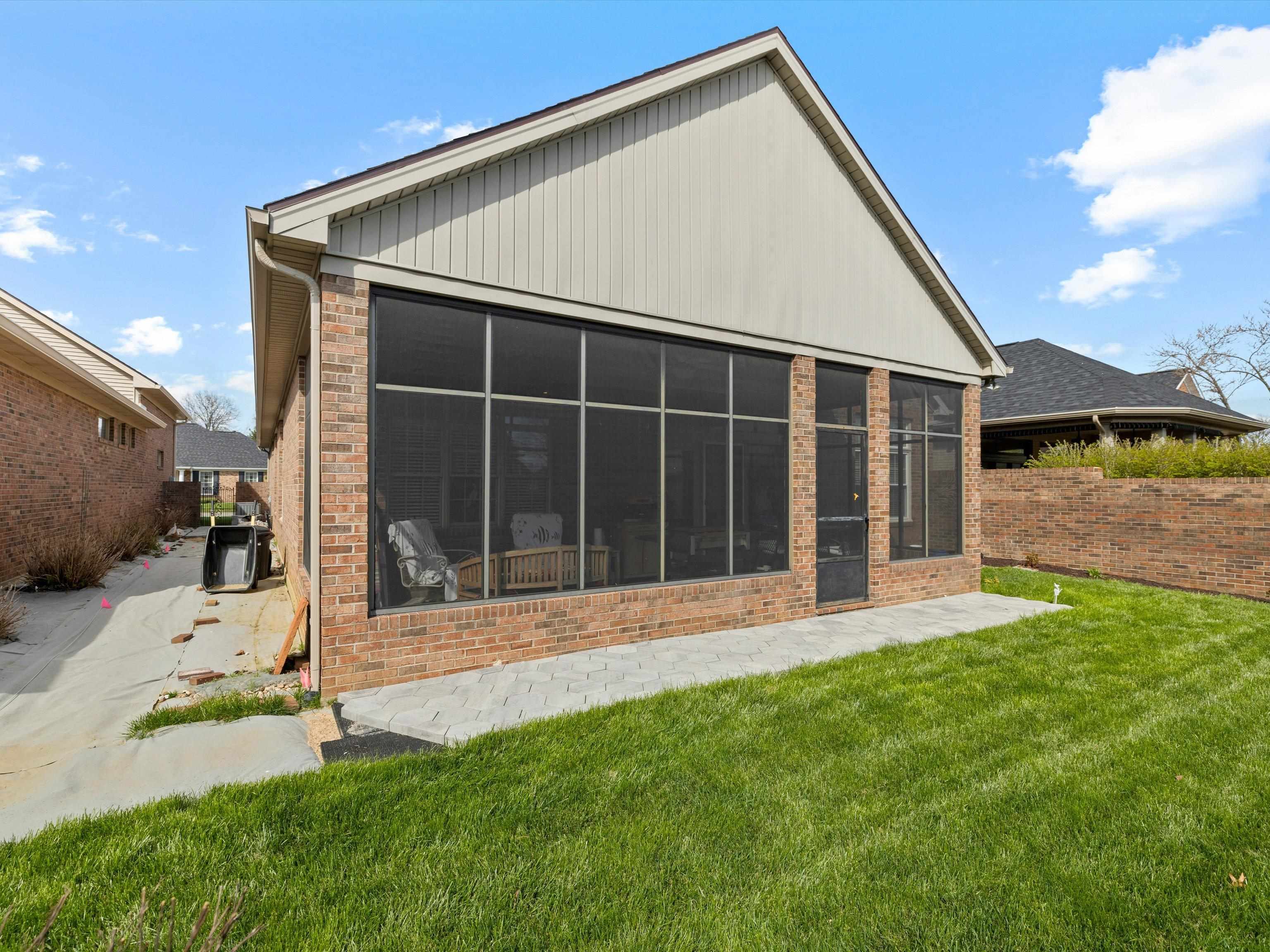 2334 Ford Avenue, Owensboro, Kentucky 42301, 4 Bedrooms Bedrooms, ,3 BathroomsBathrooms,Single Family Residence,For Sale,Ford Avenue,94437