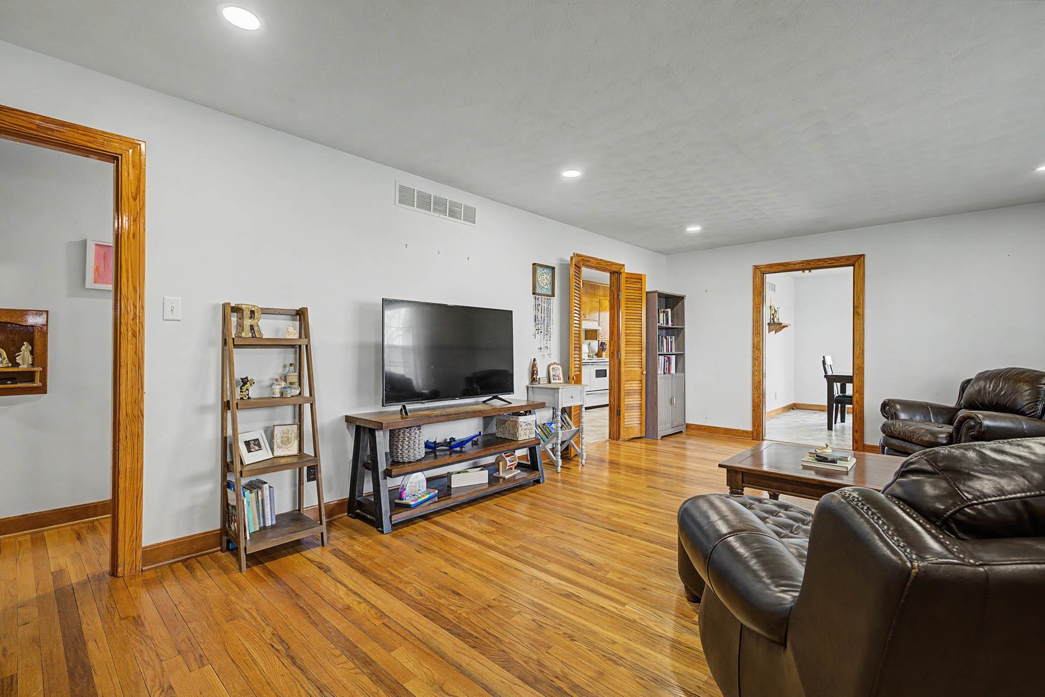 11235 Hwy 764, Whitesville, Kentucky 42378, 5 Bedrooms Bedrooms, ,3 BathroomsBathrooms,Single Family Residence,For Sale,Hwy 764,94438