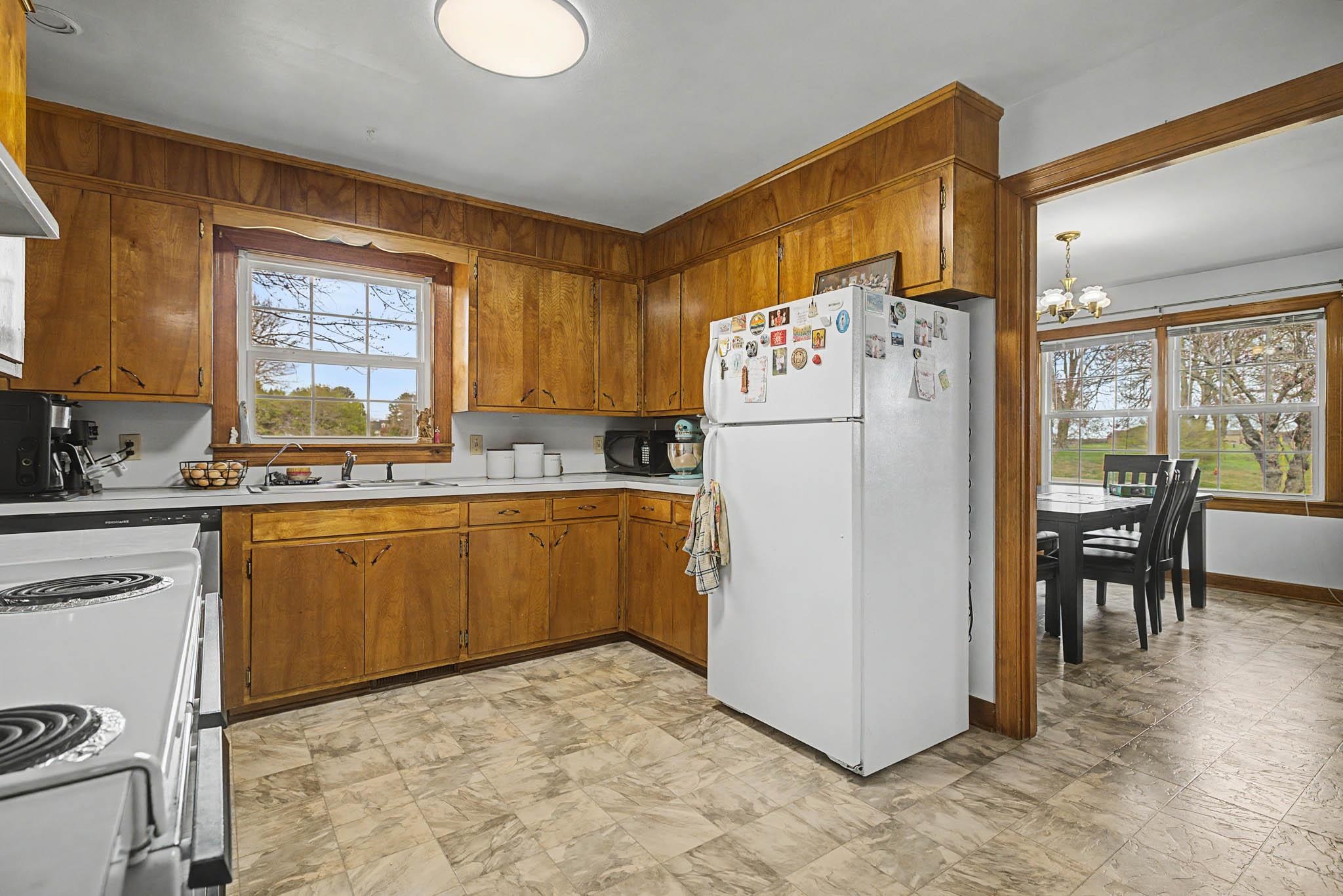 11235 Hwy 764, Whitesville, Kentucky 42378, 5 Bedrooms Bedrooms, ,3 BathroomsBathrooms,Single Family Residence,For Sale,Hwy 764,94438