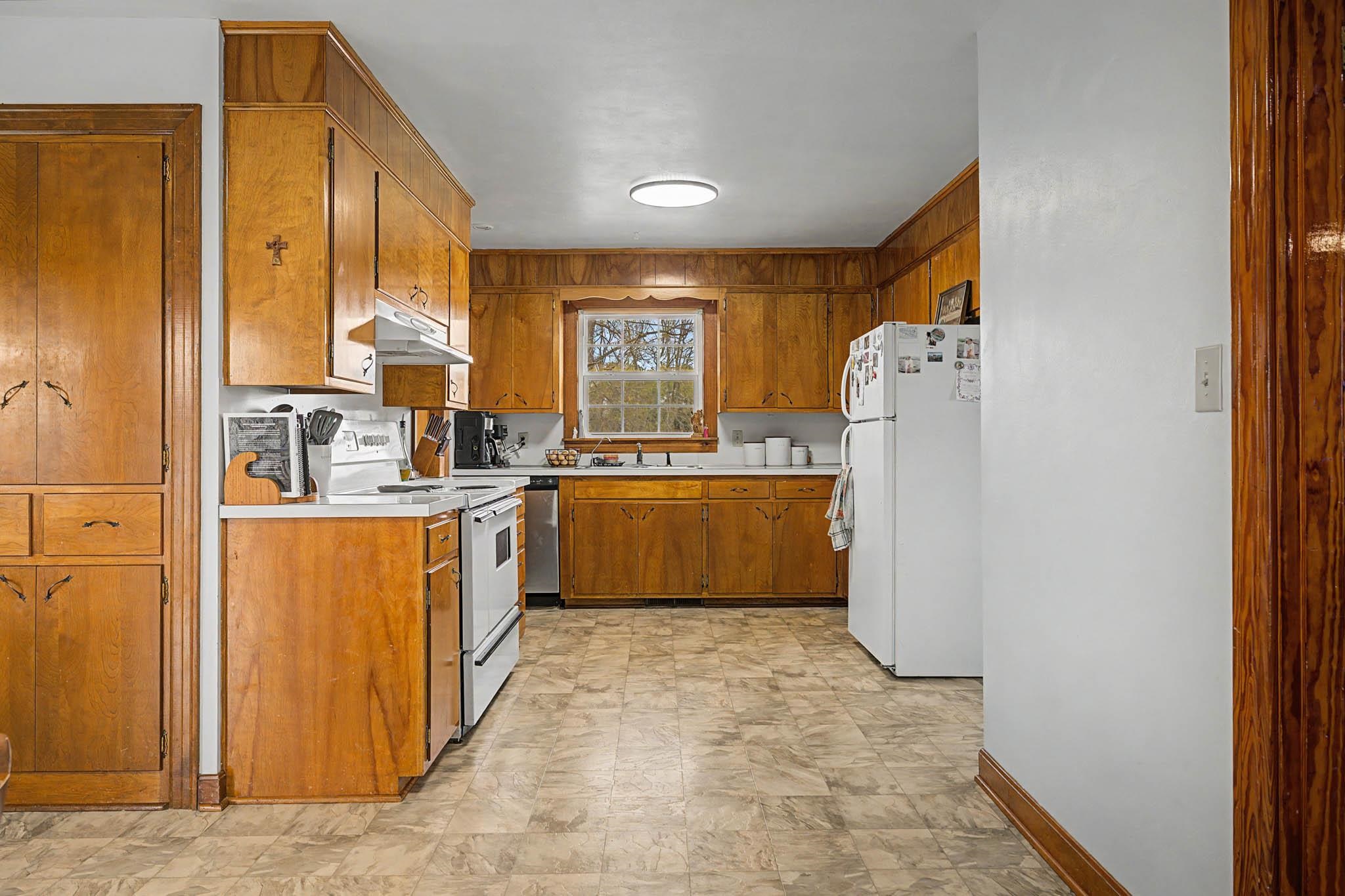 11235 Hwy 764, Whitesville, Kentucky 42378, 5 Bedrooms Bedrooms, ,3 BathroomsBathrooms,Single Family Residence,For Sale,Hwy 764,94438