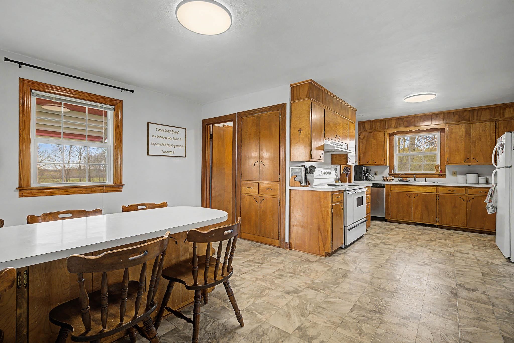 11235 Hwy 764, Whitesville, Kentucky 42378, 5 Bedrooms Bedrooms, ,3 BathroomsBathrooms,Single Family Residence,For Sale,Hwy 764,94438