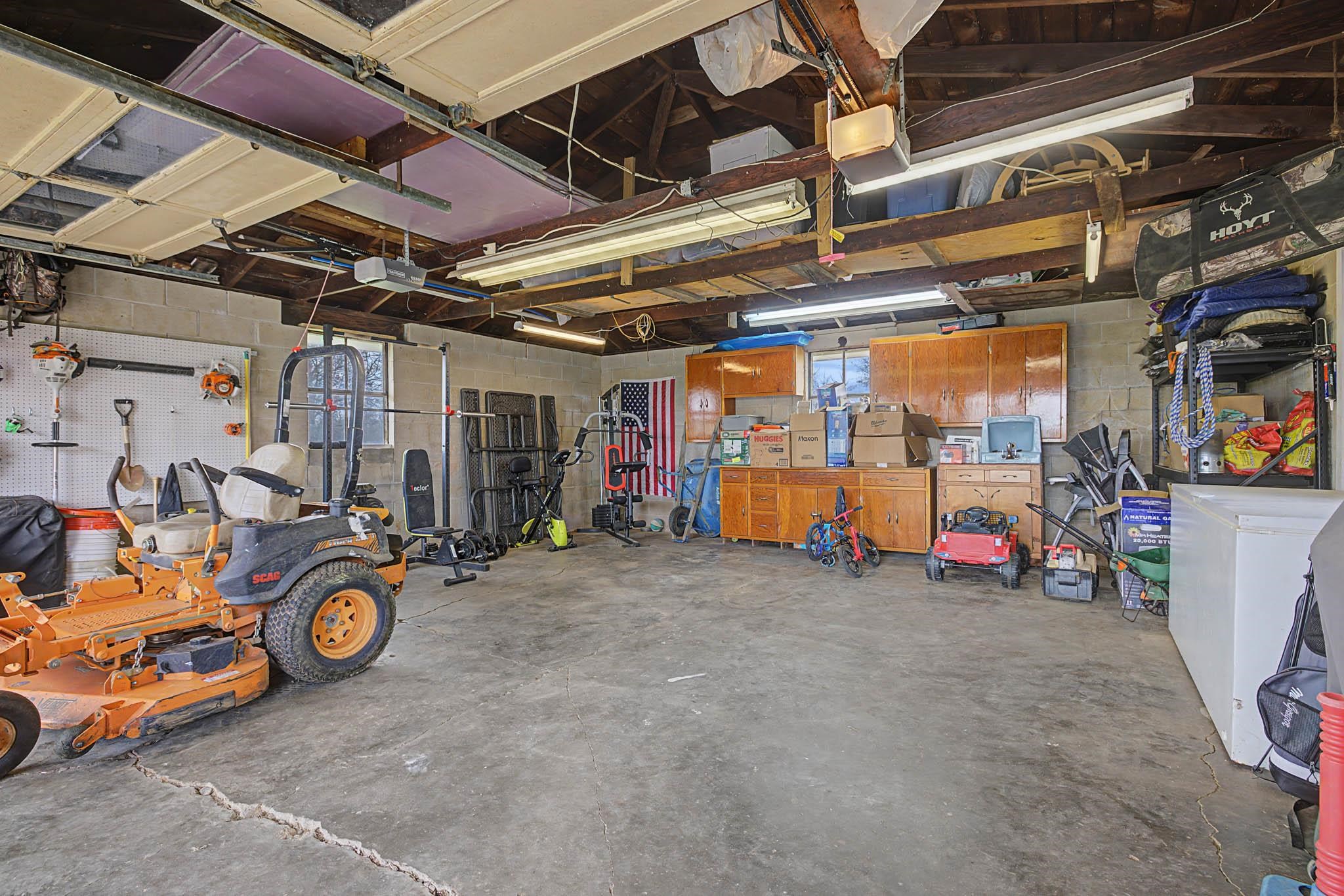 11235 Hwy 764, Whitesville, Kentucky 42378, 5 Bedrooms Bedrooms, ,3 BathroomsBathrooms,Single Family Residence,For Sale,Hwy 764,94438