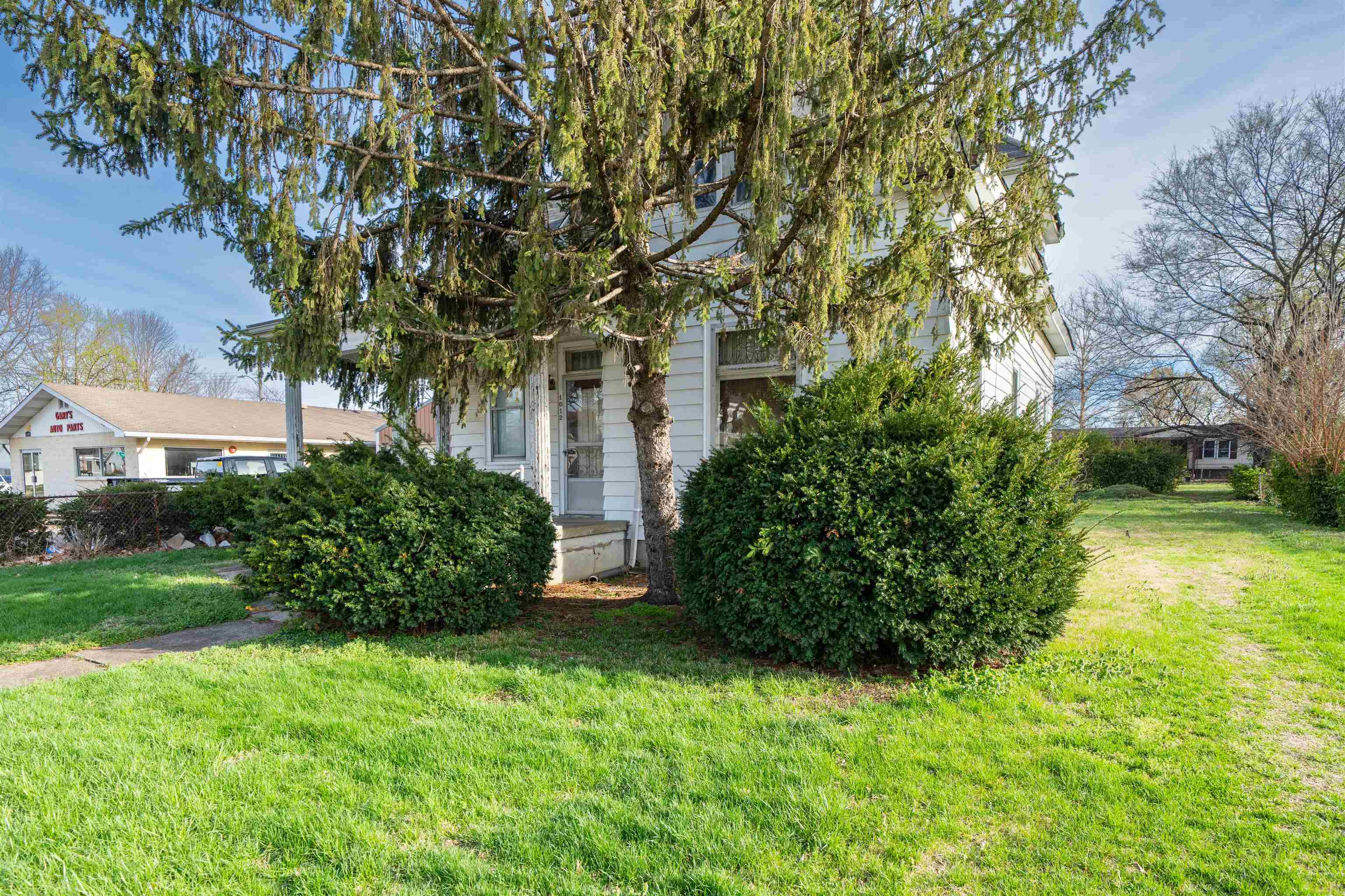 1012/1018 W 2nd Street, Owensboro, Kentucky 42301, 3 Bedrooms Bedrooms, ,1 BathroomBathrooms,Single Family Residence,For Sale,W 2nd Street,94439