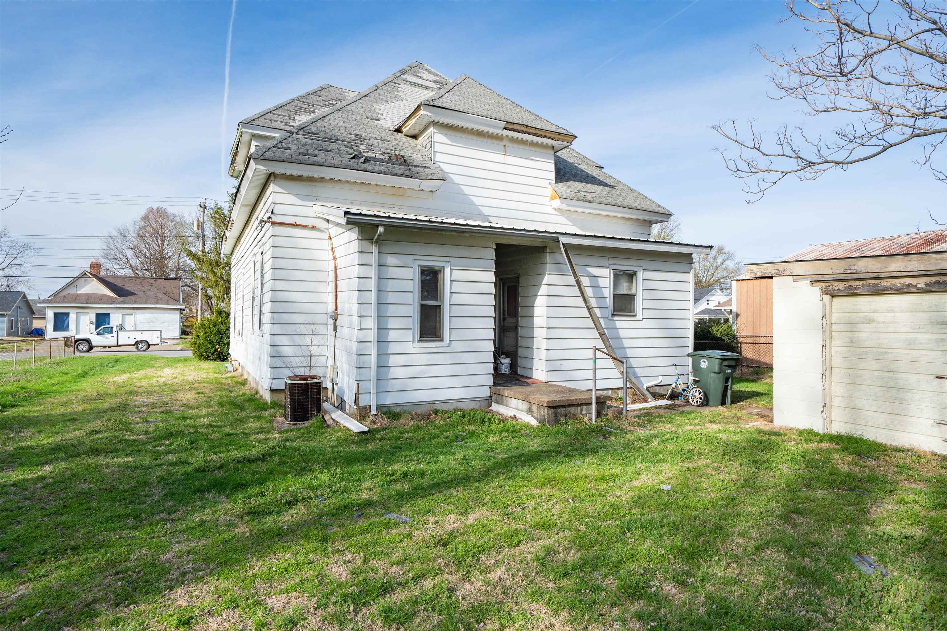 1012/1018 W 2nd Street, Owensboro, Kentucky 42301, 3 Bedrooms Bedrooms, ,1 BathroomBathrooms,Single Family Residence,For Sale,W 2nd Street,94439