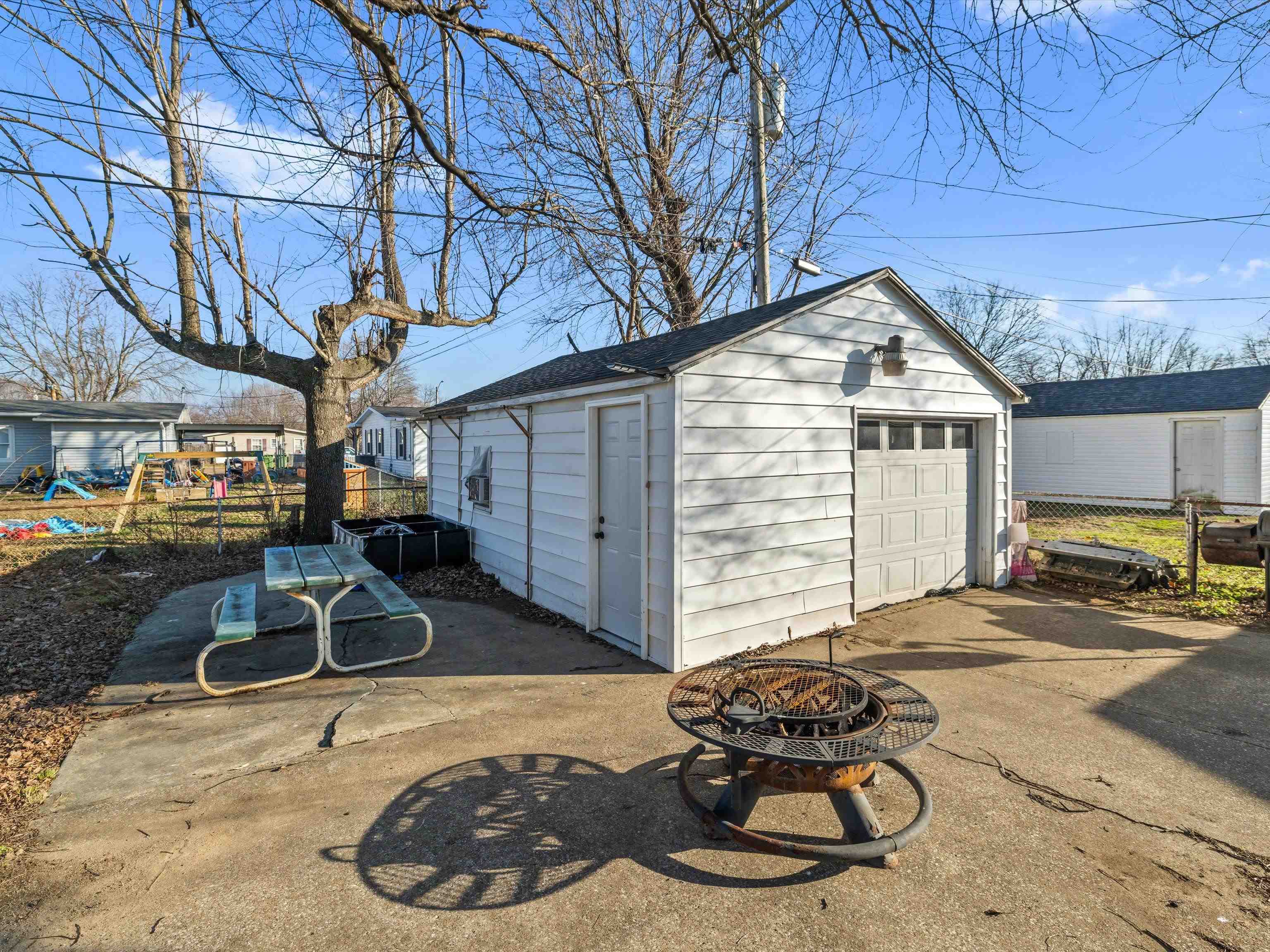 521 Jeff Pl, Owensboro, Kentucky 42301, 2 Bedrooms Bedrooms, ,1 BathroomBathrooms,Single Family Residence,For Sale,Jeff Pl,94440