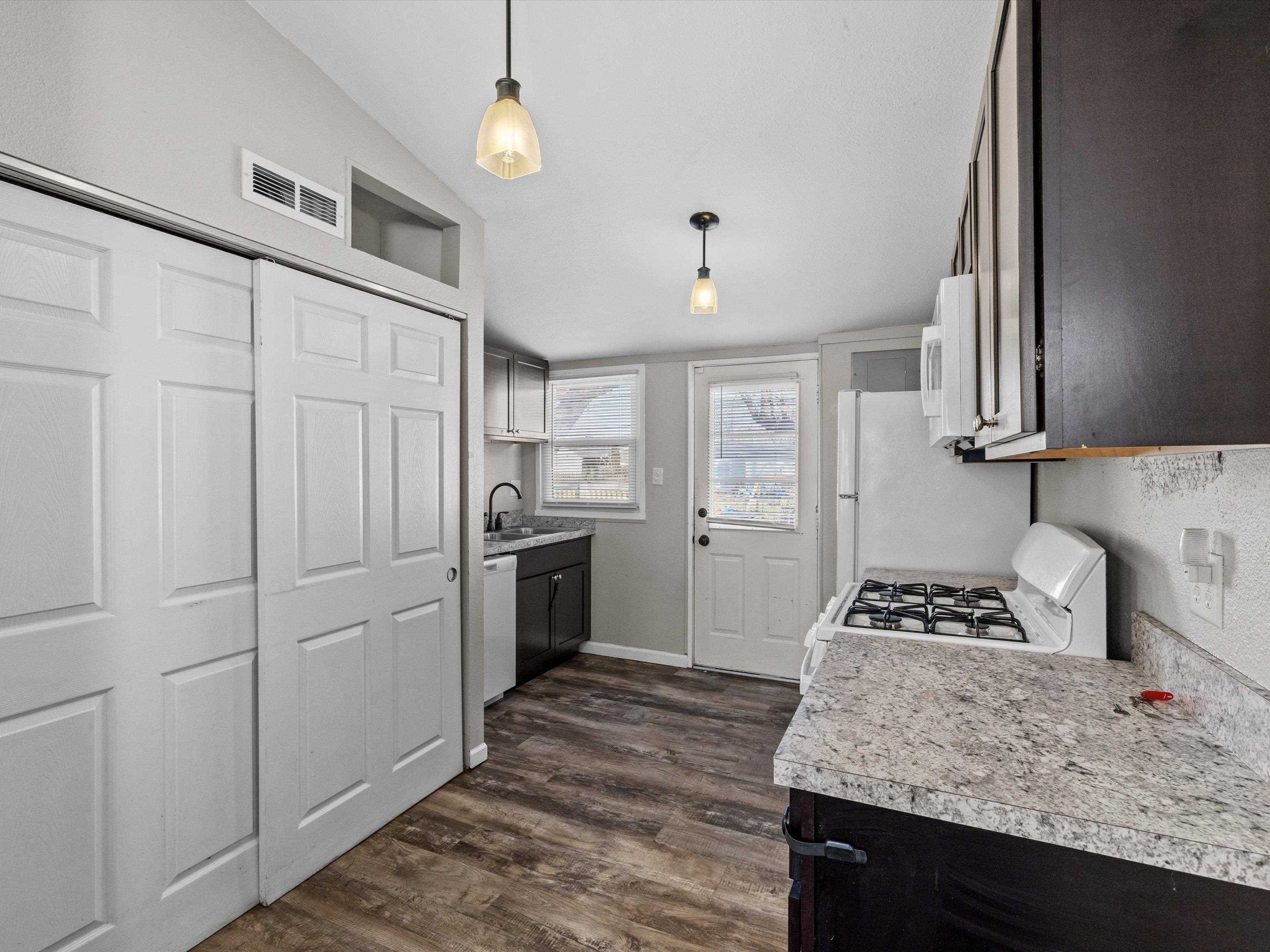 521 Jeff Pl, Owensboro, Kentucky 42301, 2 Bedrooms Bedrooms, ,1 BathroomBathrooms,Single Family Residence,For Sale,Jeff Pl,94440