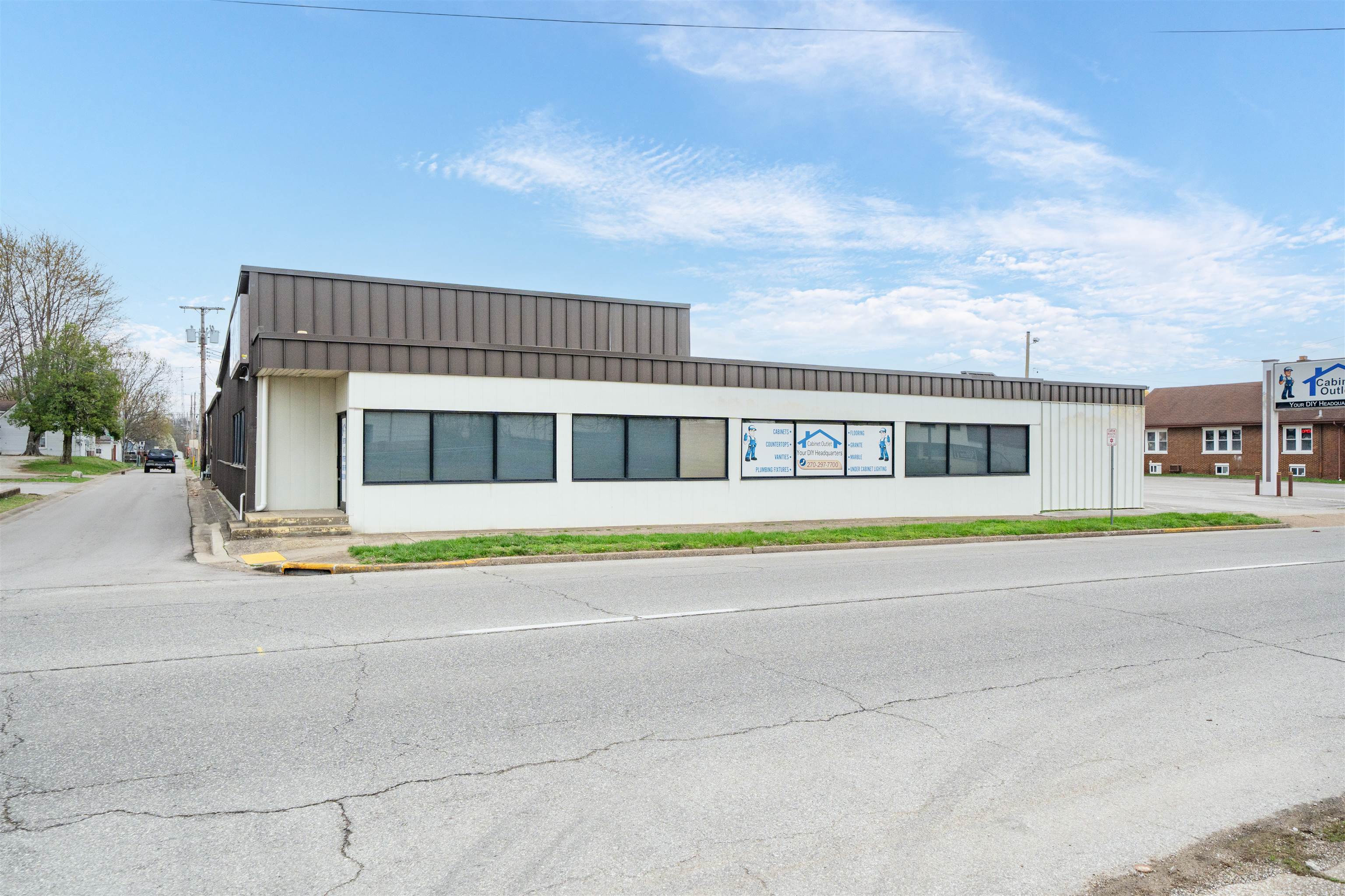 1601 Triplett Street, Owensboro, Kentucky 42303, ,Retail,For Sale,Triplett Street,94448