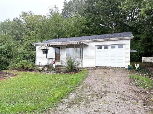 912 Henton St, Livermore, Kentucky 42352, 2 Bedrooms Bedrooms, ,1 BathroomBathrooms,Single Family Residence,For Sale,Henton St,94450