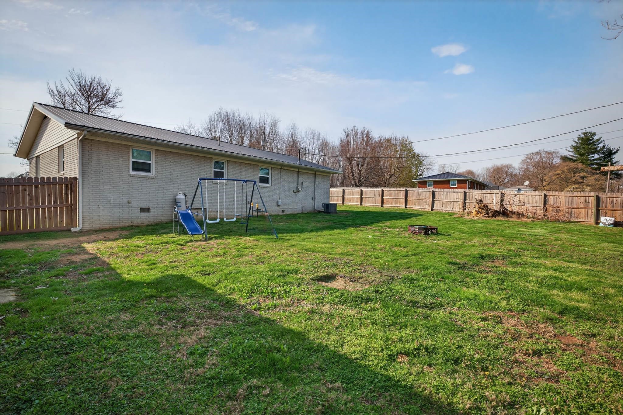 53 Hawesville Rd, Fordsville, Kentucky 42343, 3 Bedrooms Bedrooms, ,1 BathroomBathrooms,Single Family Residence,For Sale,Hawesville Rd,94452