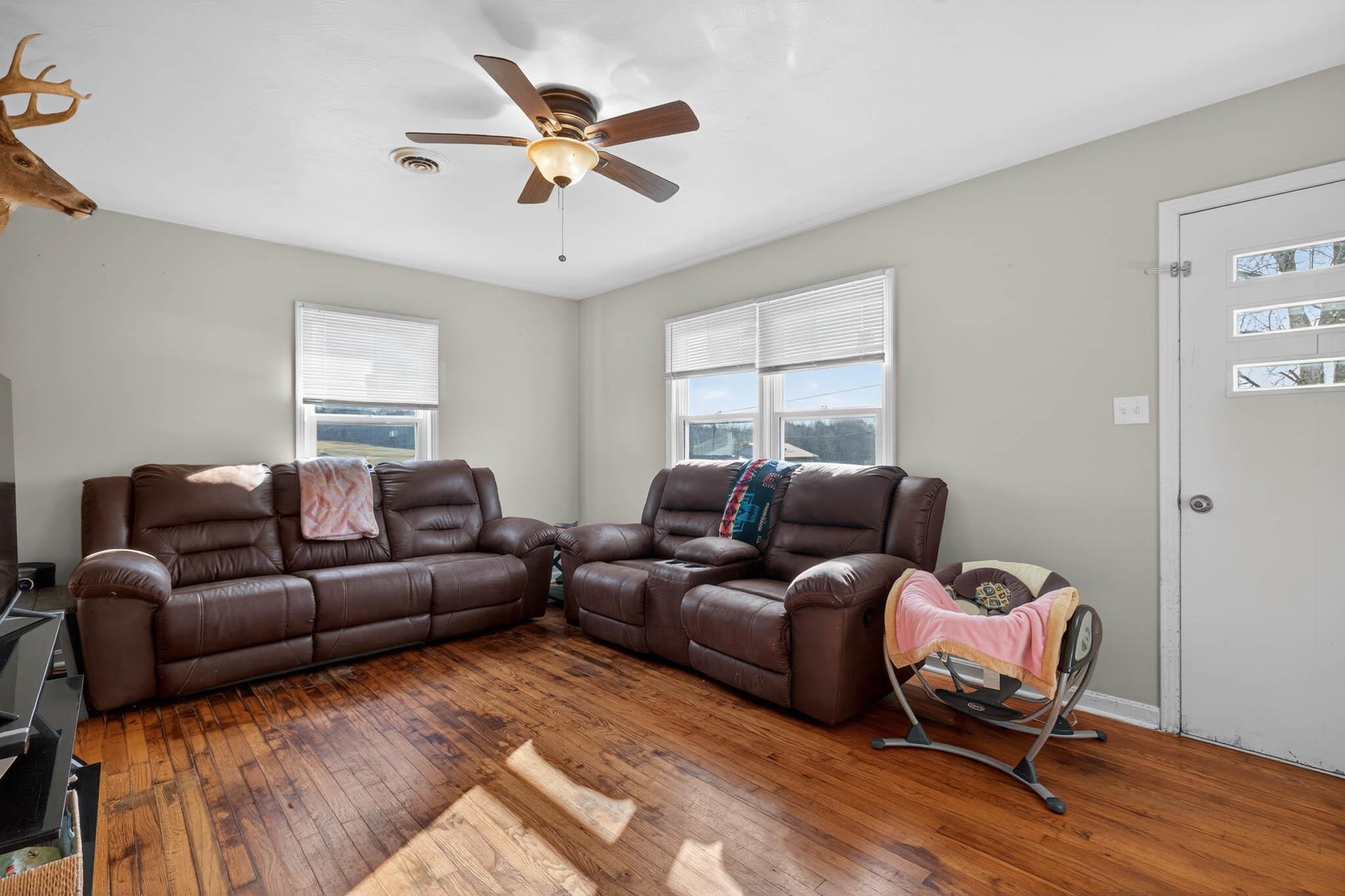 53 Hawesville Rd, Fordsville, Kentucky 42343, 3 Bedrooms Bedrooms, ,1 BathroomBathrooms,Single Family Residence,For Sale,Hawesville Rd,94452