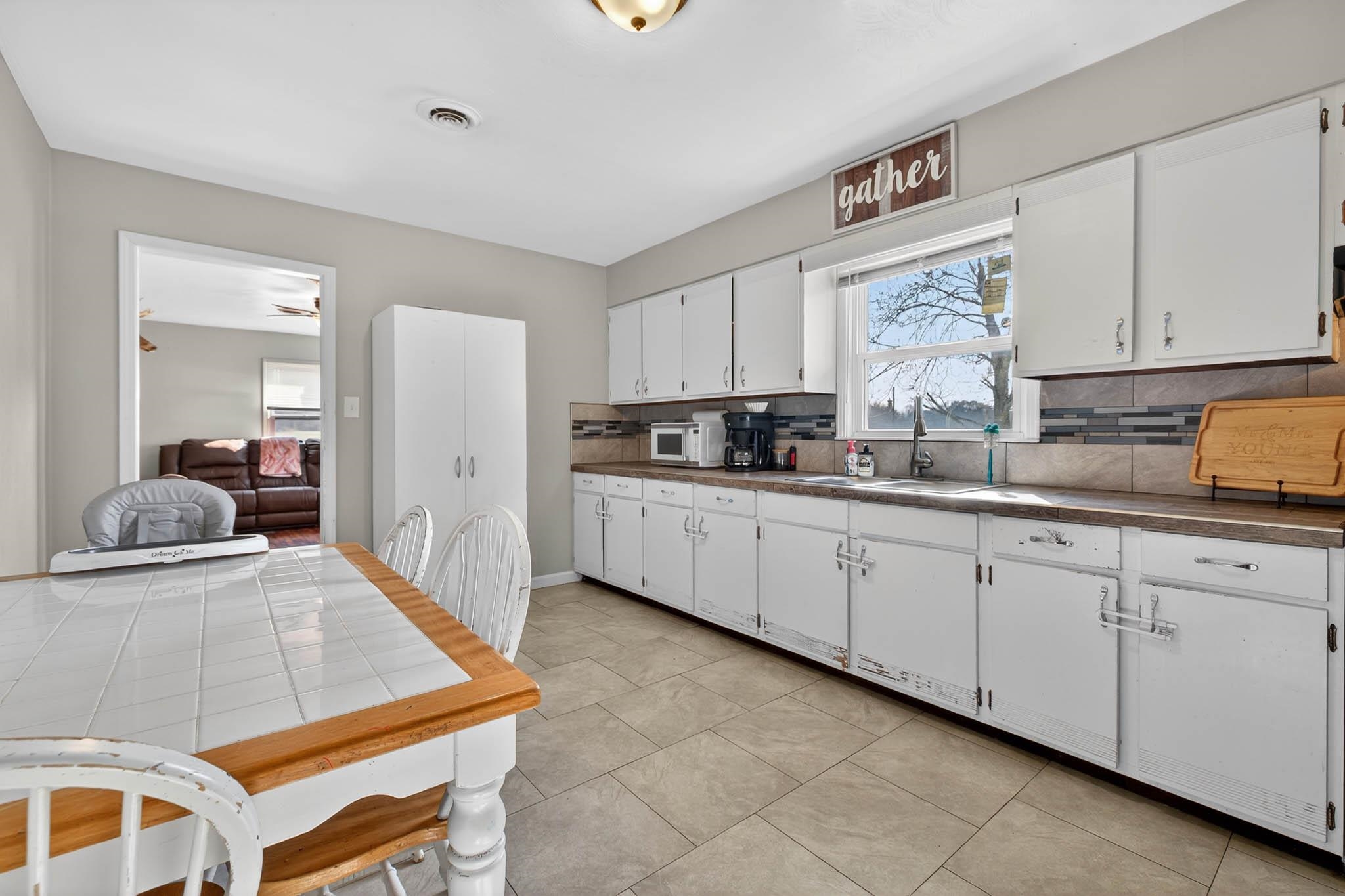 53 Hawesville Rd, Fordsville, Kentucky 42343, 3 Bedrooms Bedrooms, ,1 BathroomBathrooms,Single Family Residence,For Sale,Hawesville Rd,94452