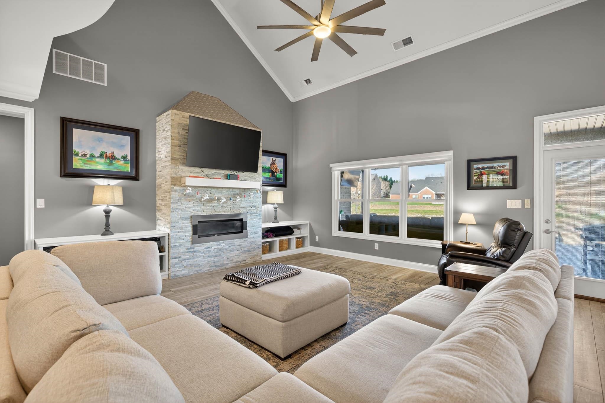 4526 Lake Forest Drive, Owensboro, Kentucky 42303, 5 Bedrooms Bedrooms, ,3 BathroomsBathrooms,Single Family Residence,For Sale,Lake Forest Drive,94454