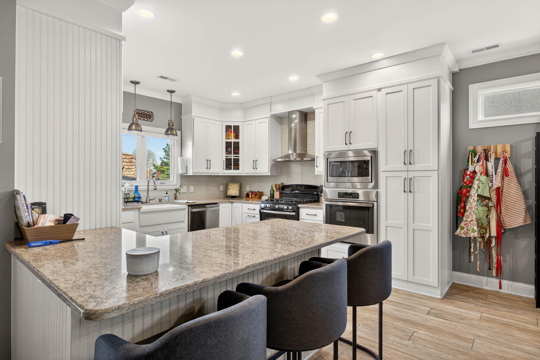 4526 Lake Forest Drive, Owensboro, Kentucky 42303, 5 Bedrooms Bedrooms, ,3 BathroomsBathrooms,Single Family Residence,For Sale,Lake Forest Drive,94454