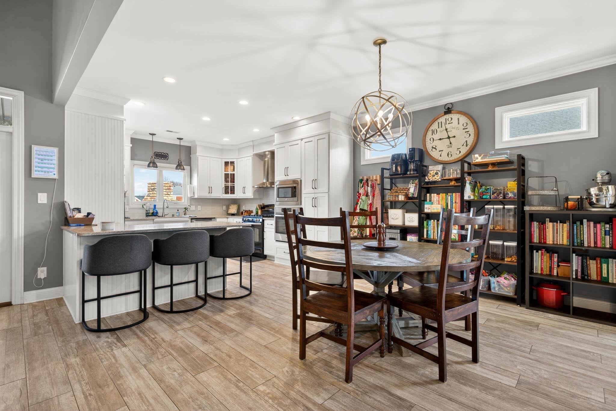 4526 Lake Forest Drive, Owensboro, Kentucky 42303, 5 Bedrooms Bedrooms, ,3 BathroomsBathrooms,Single Family Residence,For Sale,Lake Forest Drive,94454