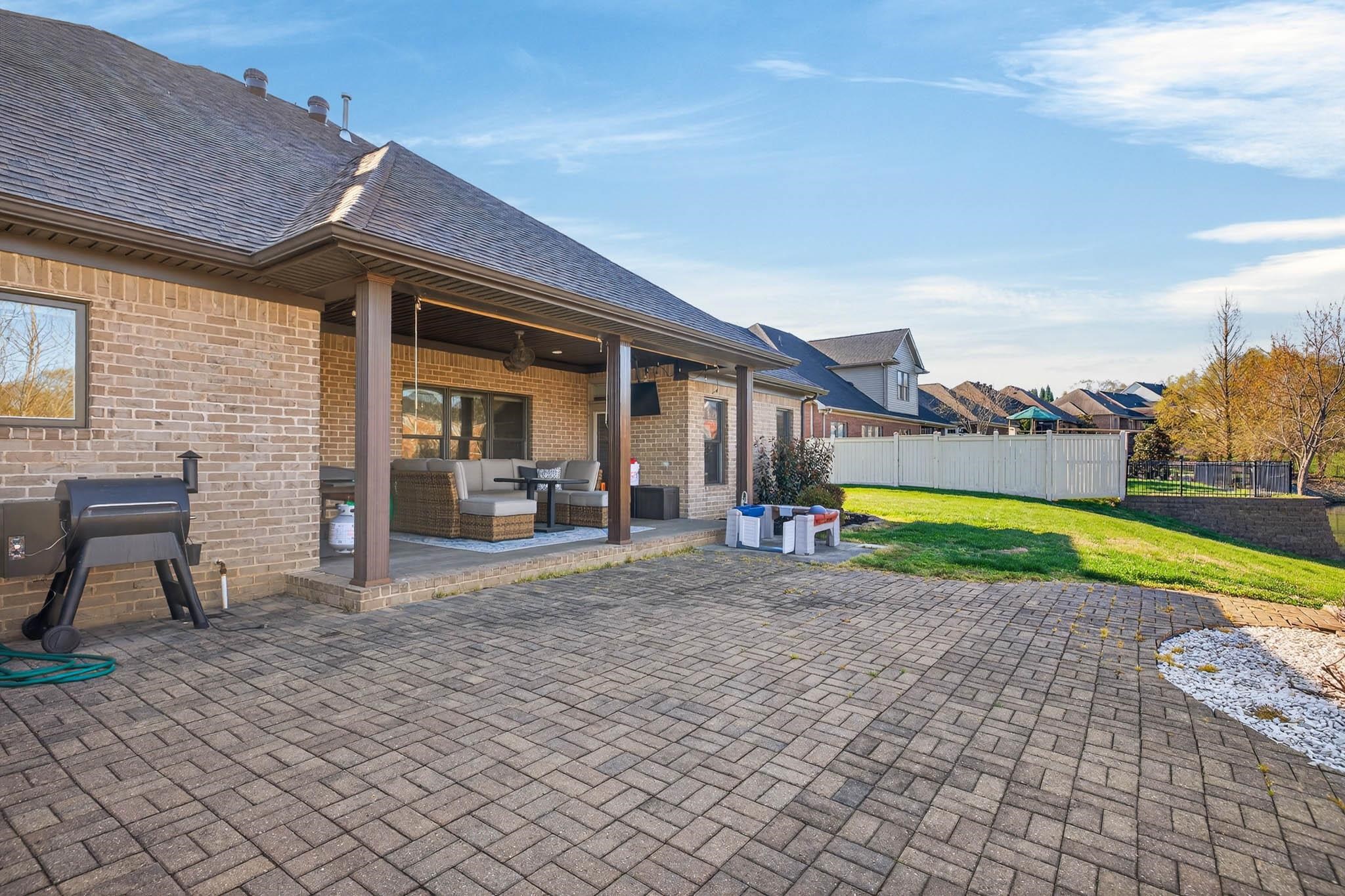 4526 Lake Forest Drive, Owensboro, Kentucky 42303, 5 Bedrooms Bedrooms, ,3 BathroomsBathrooms,Single Family Residence,For Sale,Lake Forest Drive,94454