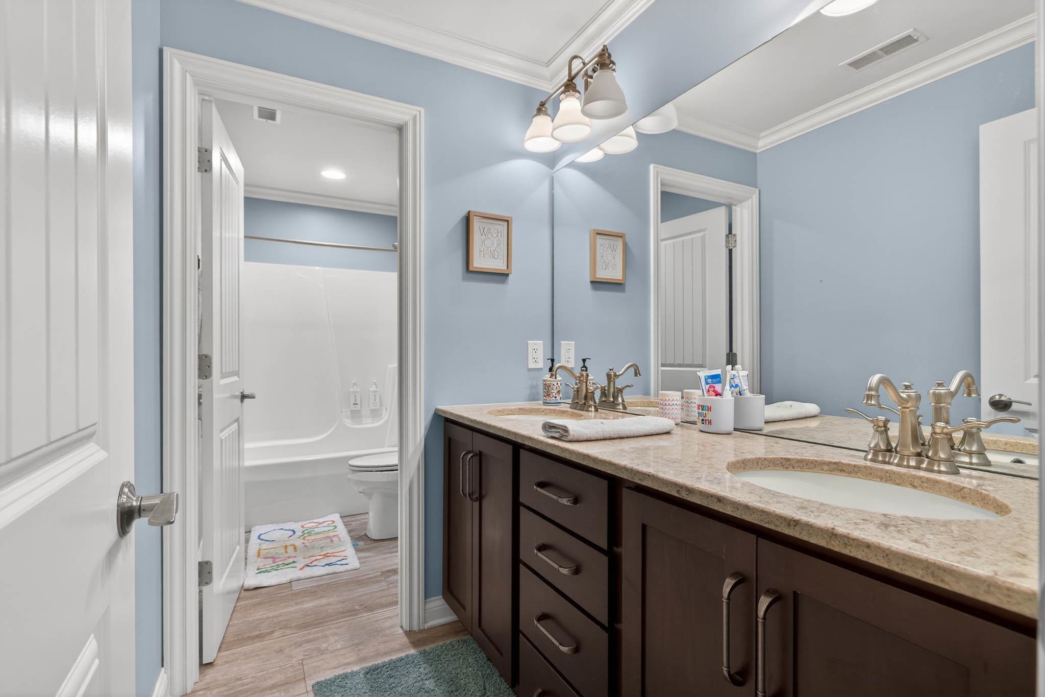 4526 Lake Forest Drive, Owensboro, Kentucky 42303, 5 Bedrooms Bedrooms, ,3 BathroomsBathrooms,Single Family Residence,For Sale,Lake Forest Drive,94454