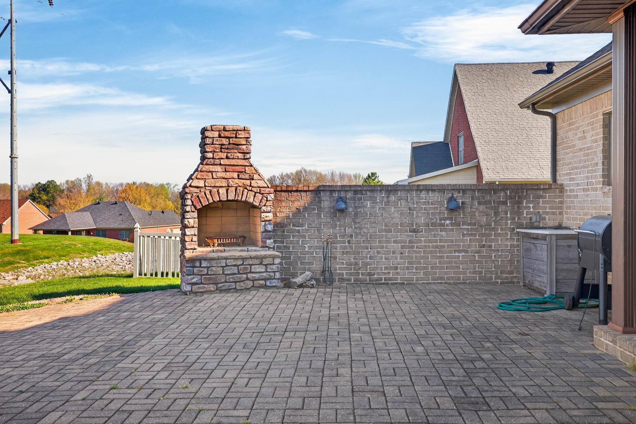 4526 Lake Forest Drive, Owensboro, Kentucky 42303, 5 Bedrooms Bedrooms, ,3 BathroomsBathrooms,Single Family Residence,For Sale,Lake Forest Drive,94454