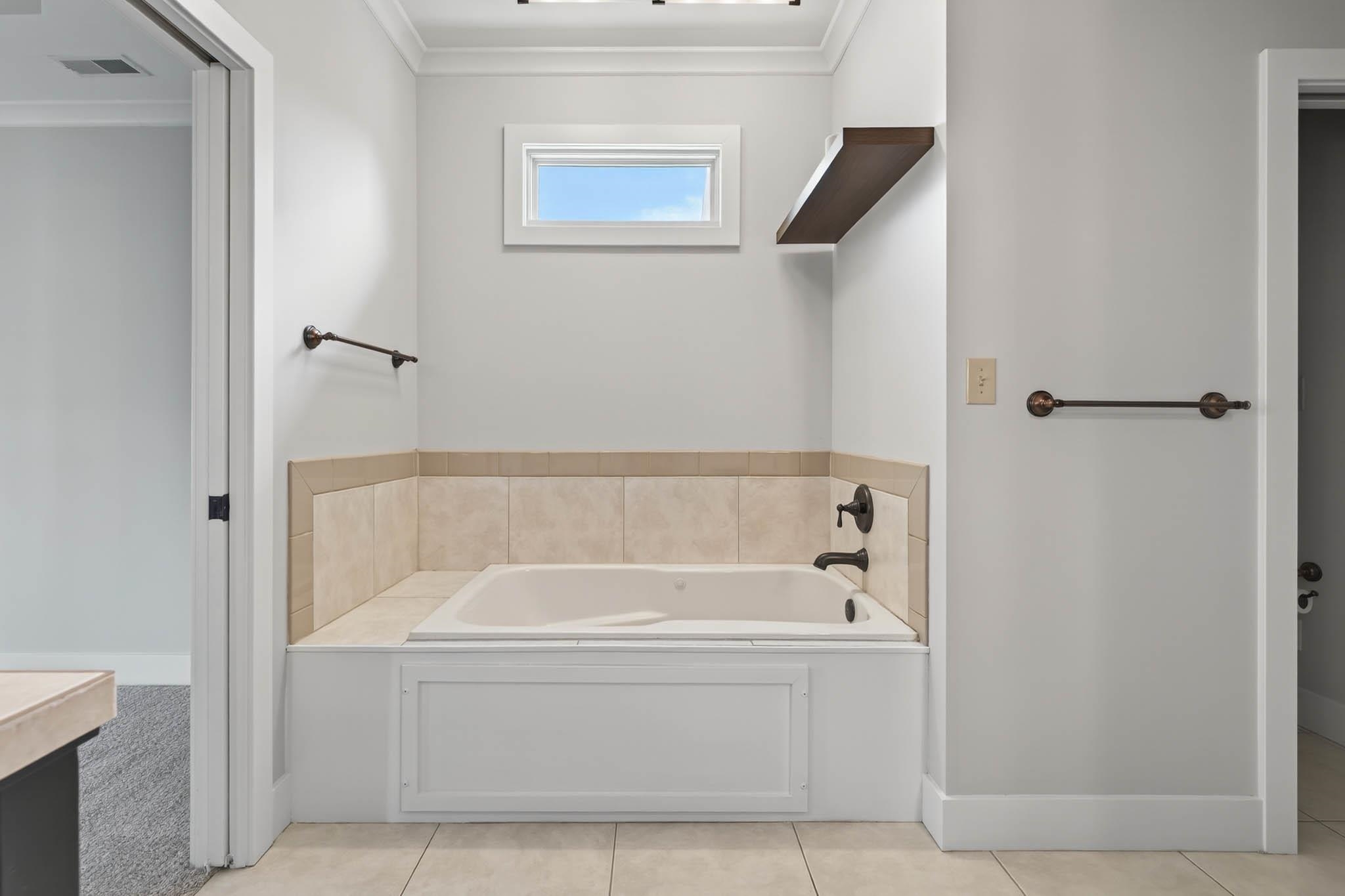 4547 Lake Forest Drive, Owensboro, Kentucky 42303, 4 Bedrooms Bedrooms, ,3 BathroomsBathrooms,Single Family Residence,For Sale,Lake Forest Drive,94455