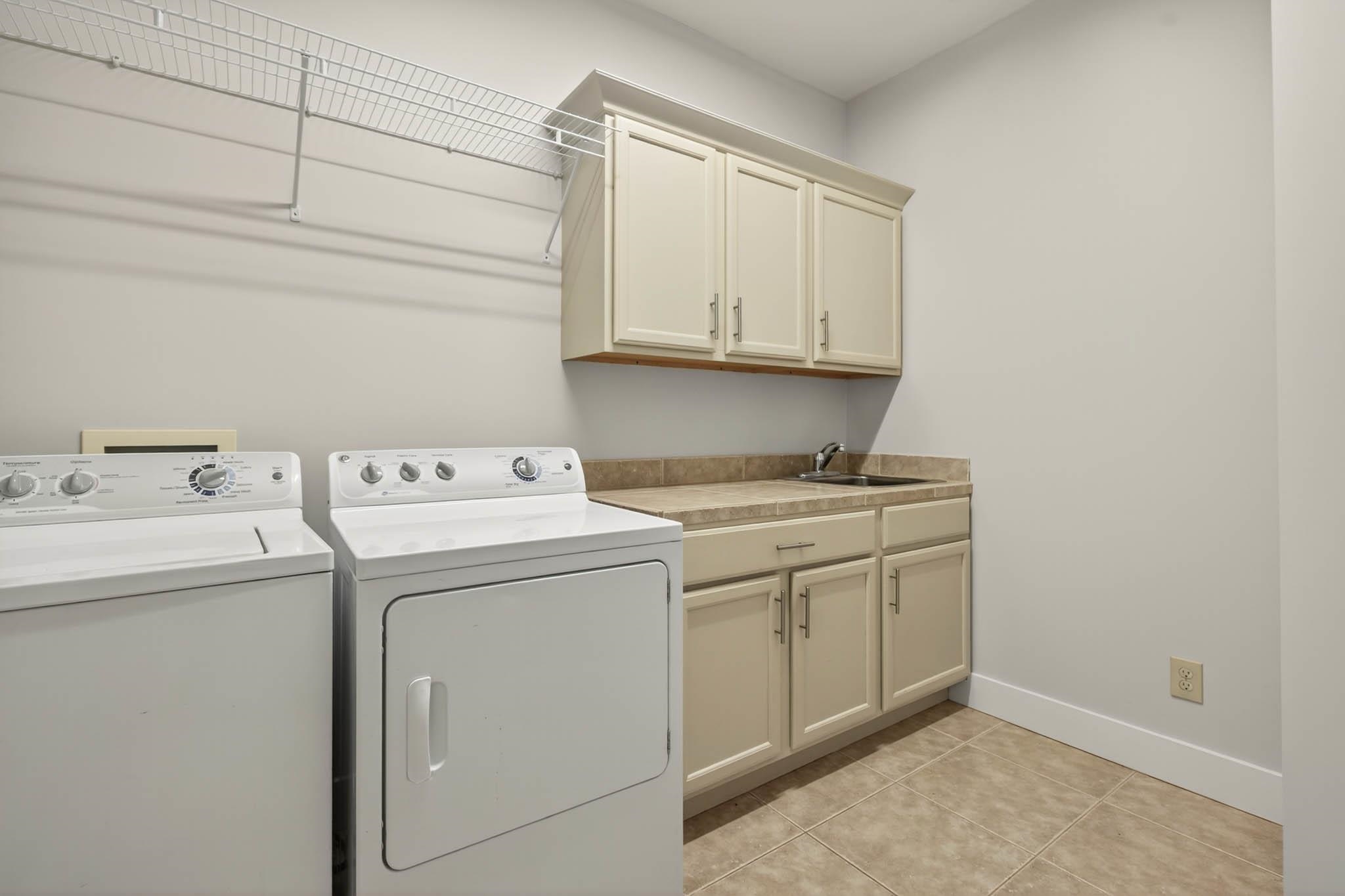 4547 Lake Forest Drive, Owensboro, Kentucky 42303, 4 Bedrooms Bedrooms, ,3 BathroomsBathrooms,Single Family Residence,For Sale,Lake Forest Drive,94455