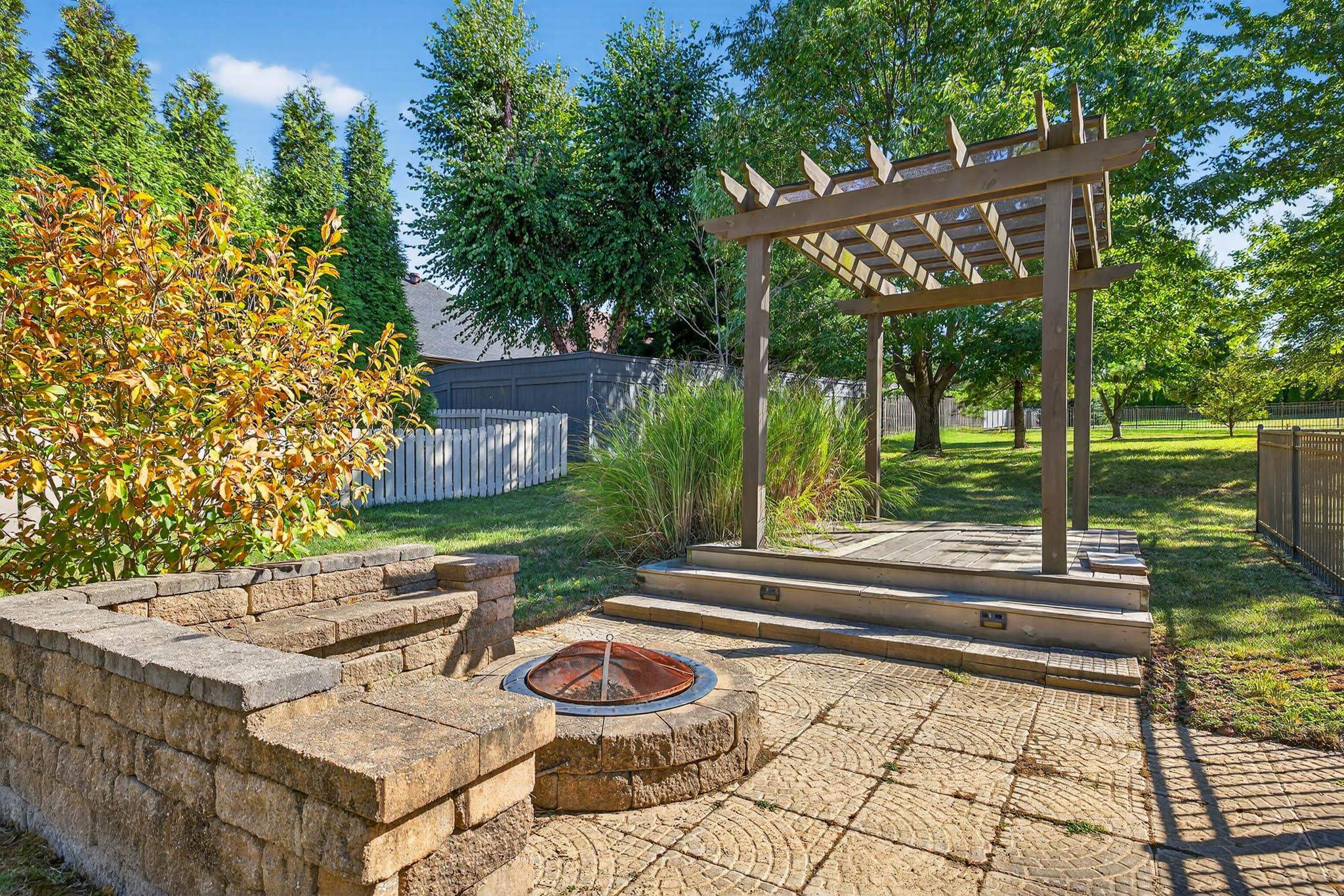 4547 Lake Forest Drive, Owensboro, Kentucky 42303, 4 Bedrooms Bedrooms, ,3 BathroomsBathrooms,Single Family Residence,For Sale,Lake Forest Drive,94455