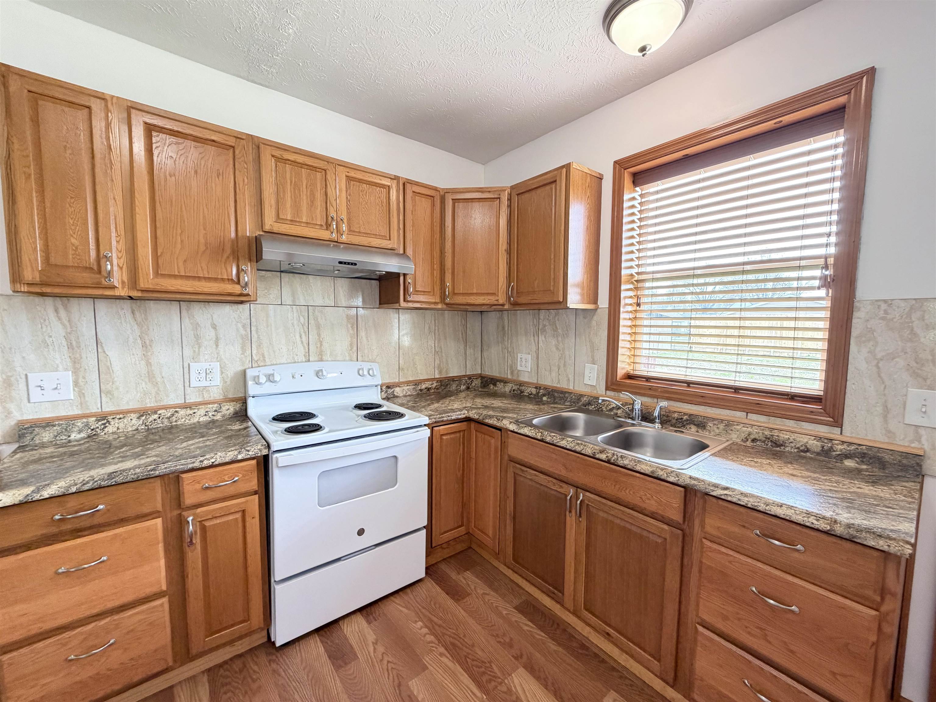 1842 Calhoun Street, Owensboro, Kentucky 42301, 3 Bedrooms Bedrooms, ,2 BathroomsBathrooms,Single Family Residence,For Sale,Calhoun Street,94456