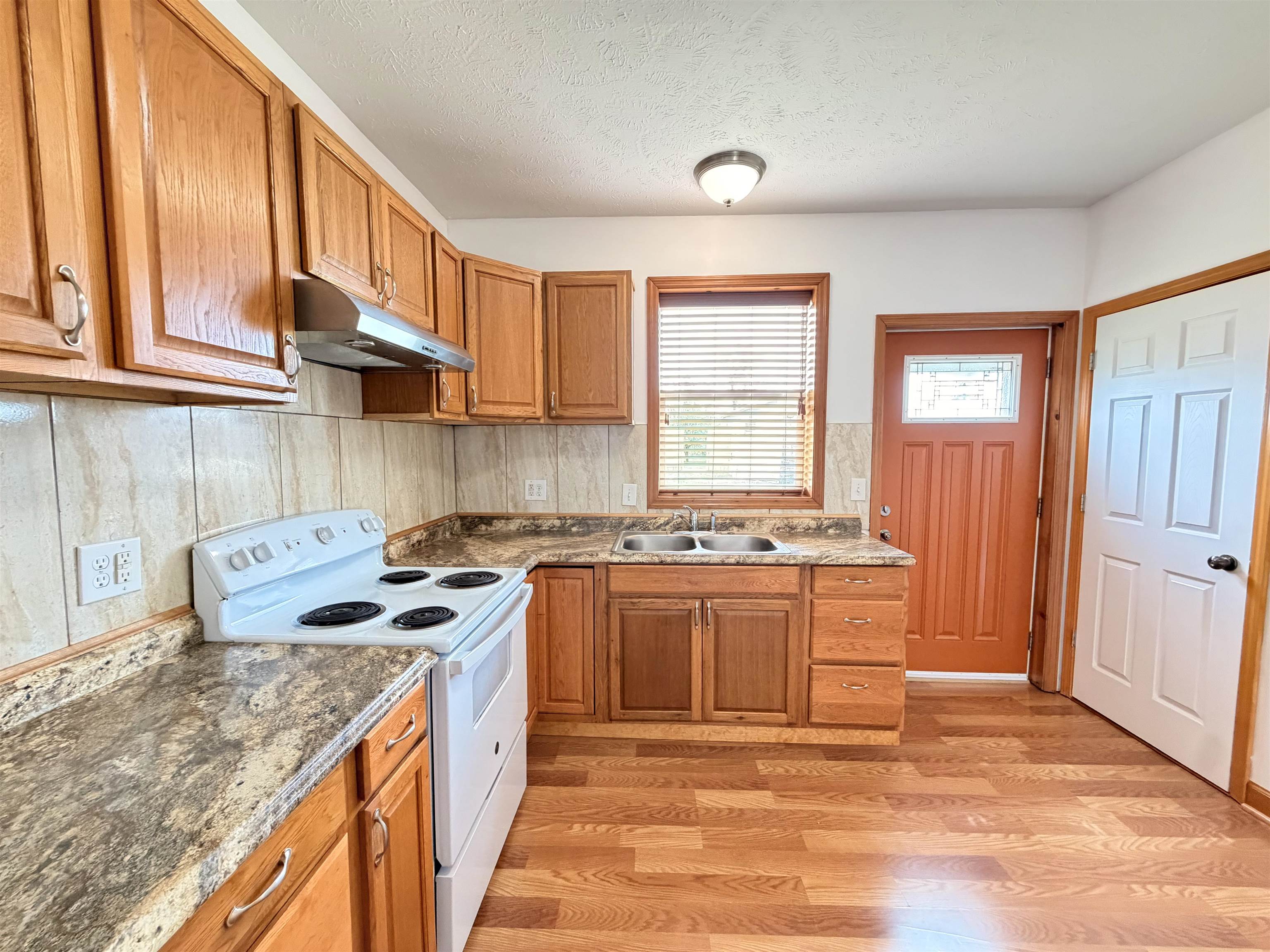 1842 Calhoun Street, Owensboro, Kentucky 42301, 3 Bedrooms Bedrooms, ,2 BathroomsBathrooms,Single Family Residence,For Sale,Calhoun Street,94456