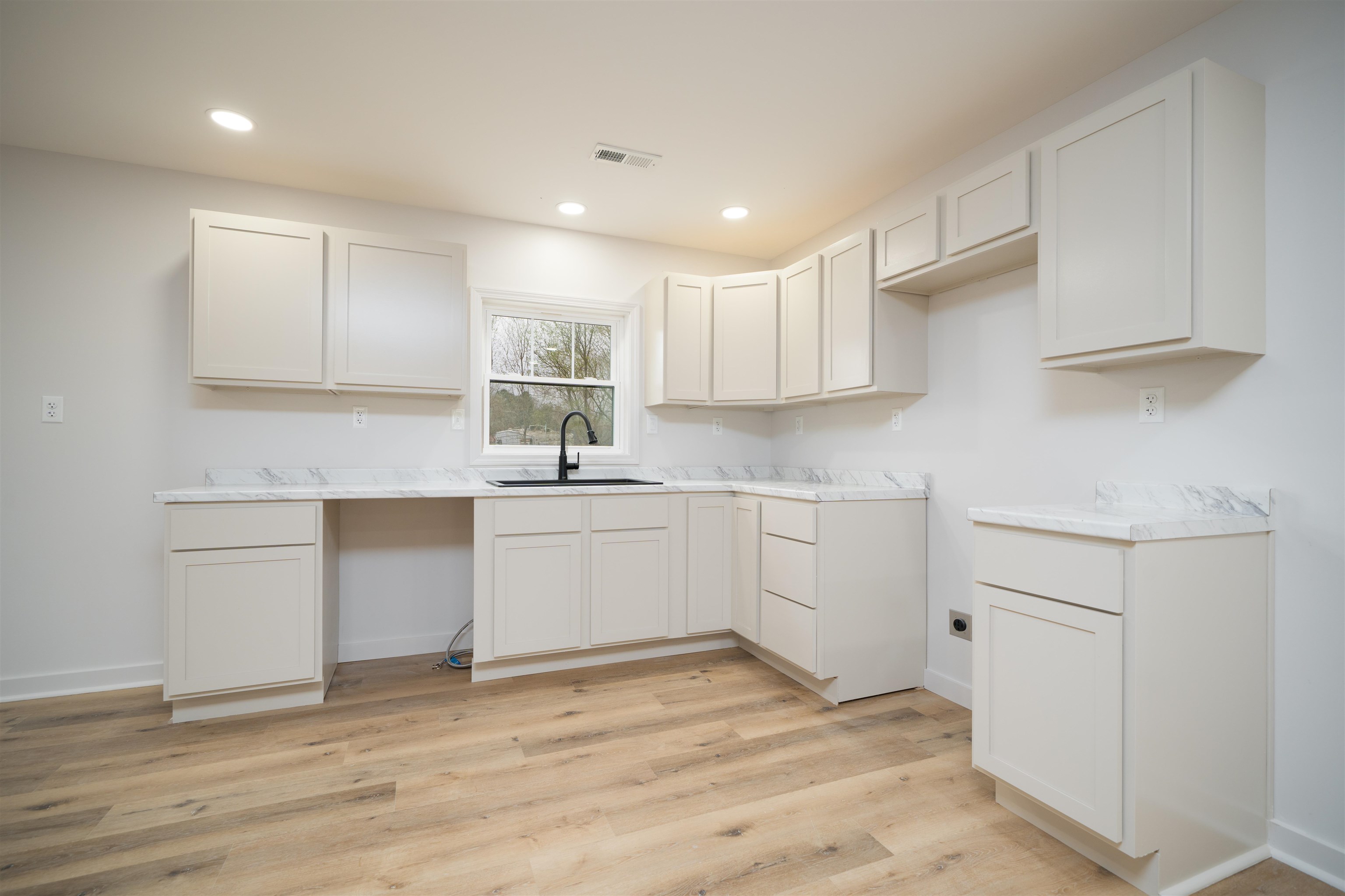 304 W 5th St, Livermore, Kentucky 42352, 3 Bedrooms Bedrooms, ,2 BathroomsBathrooms,Single Family Residence,For Sale,W 5th St,94458