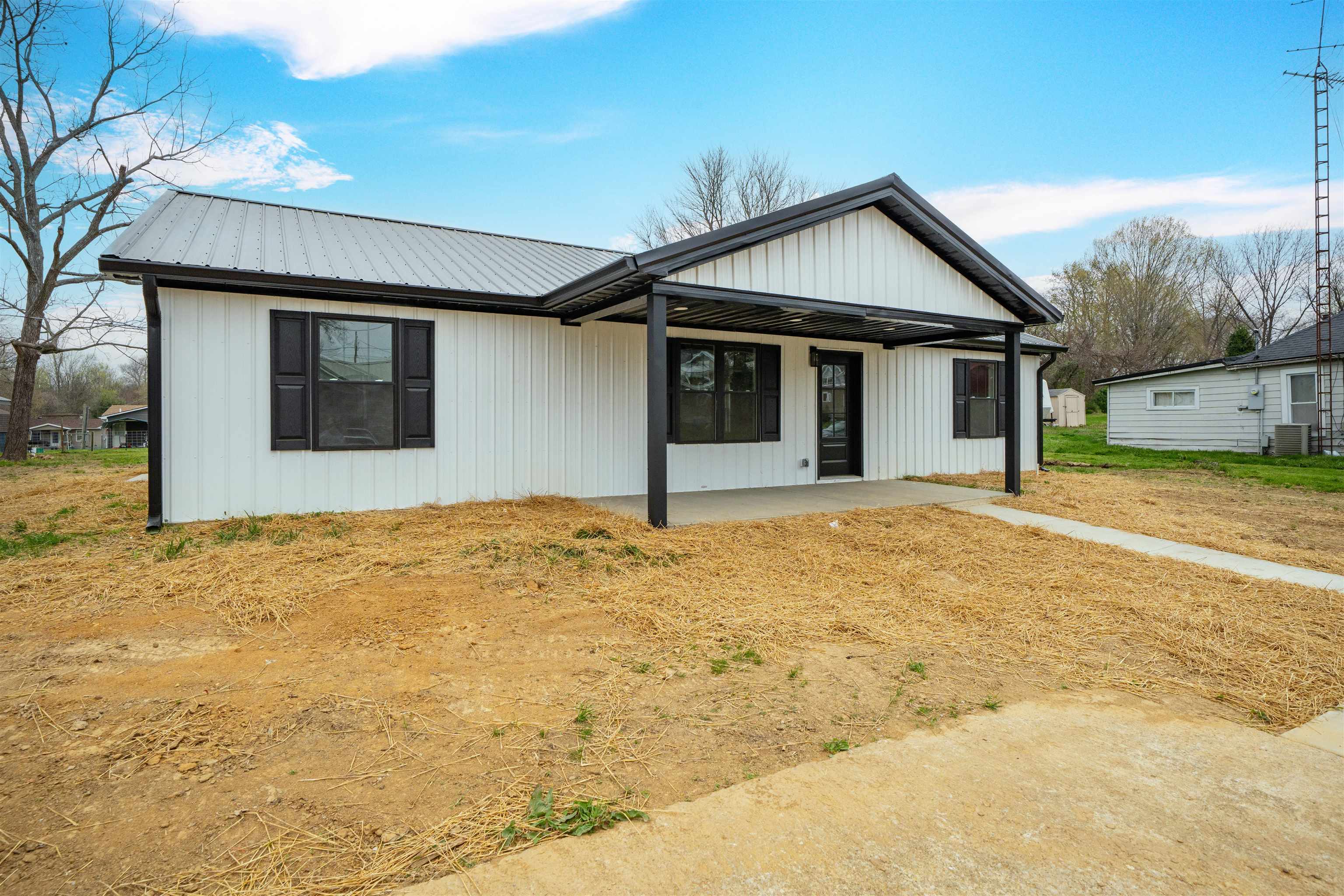 304 W 5th St, Livermore, Kentucky 42352, 3 Bedrooms Bedrooms, ,2 BathroomsBathrooms,Single Family Residence,For Sale,W 5th St,94458