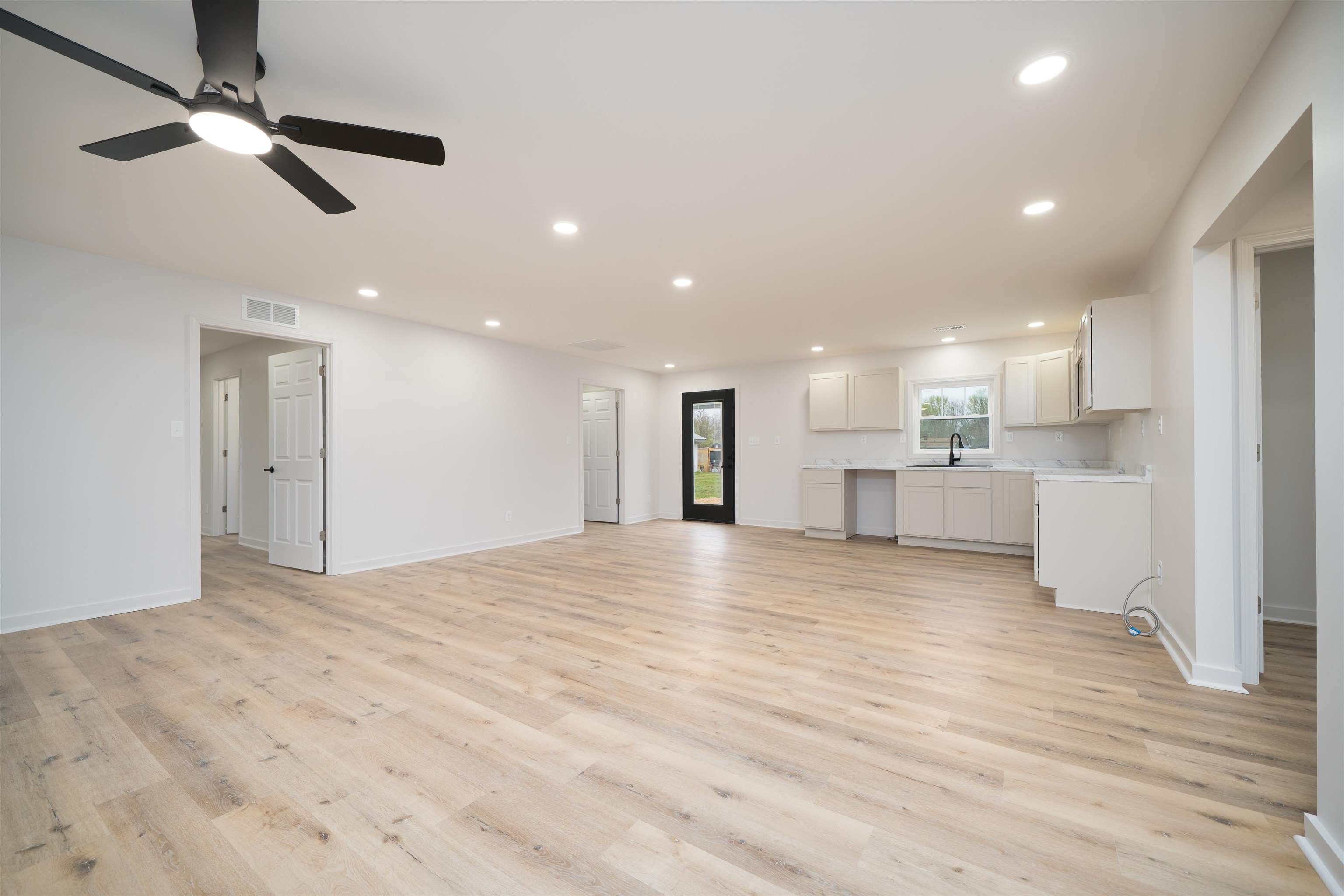 304 W 5th St, Livermore, Kentucky 42352, 3 Bedrooms Bedrooms, ,2 BathroomsBathrooms,Single Family Residence,For Sale,W 5th St,94458