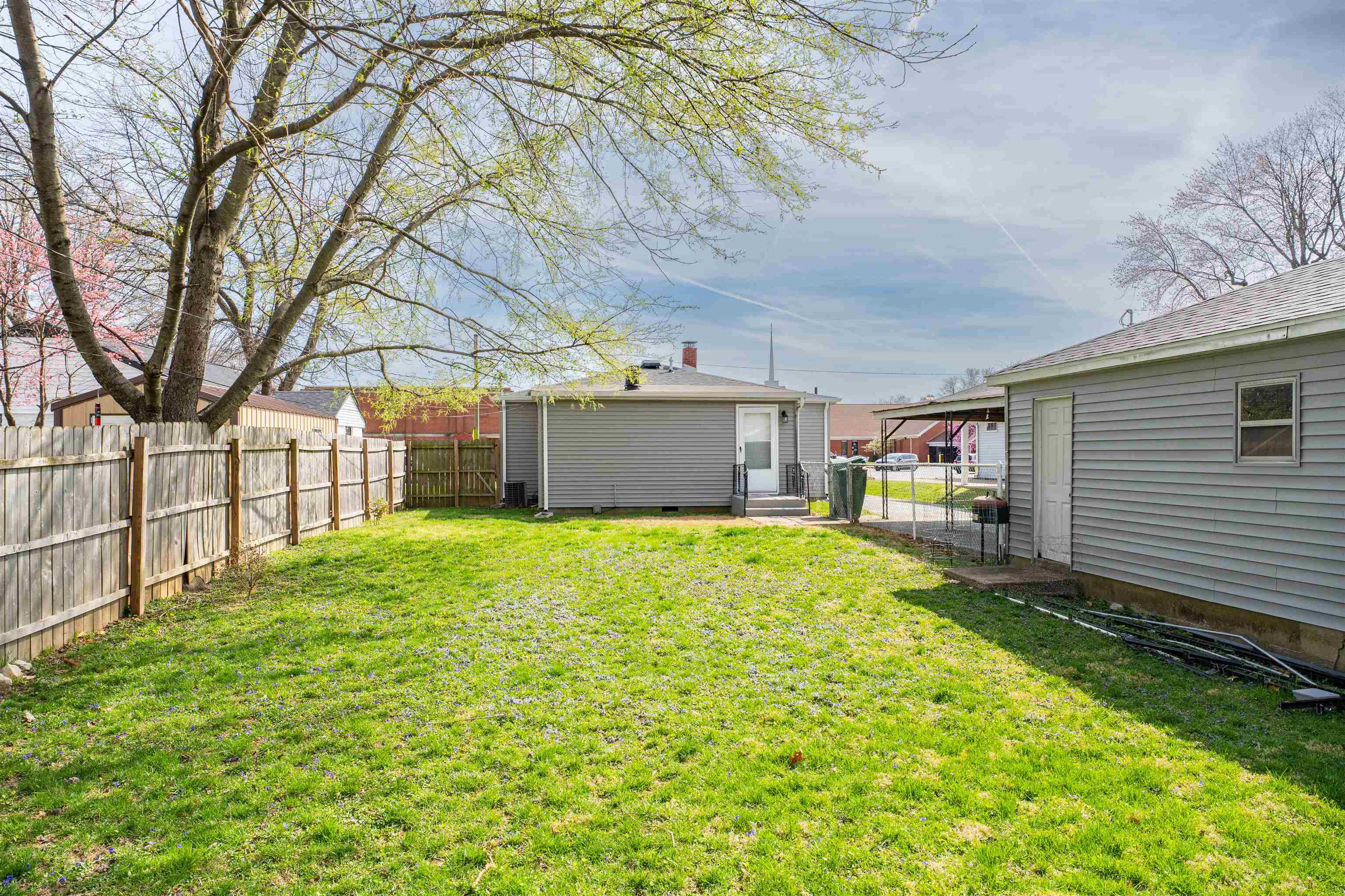 601 22nd Street, Owensboro, Kentucky 42303, 2 Bedrooms Bedrooms, ,1 BathroomBathrooms,Single Family Residence,For Sale,22nd Street,94459