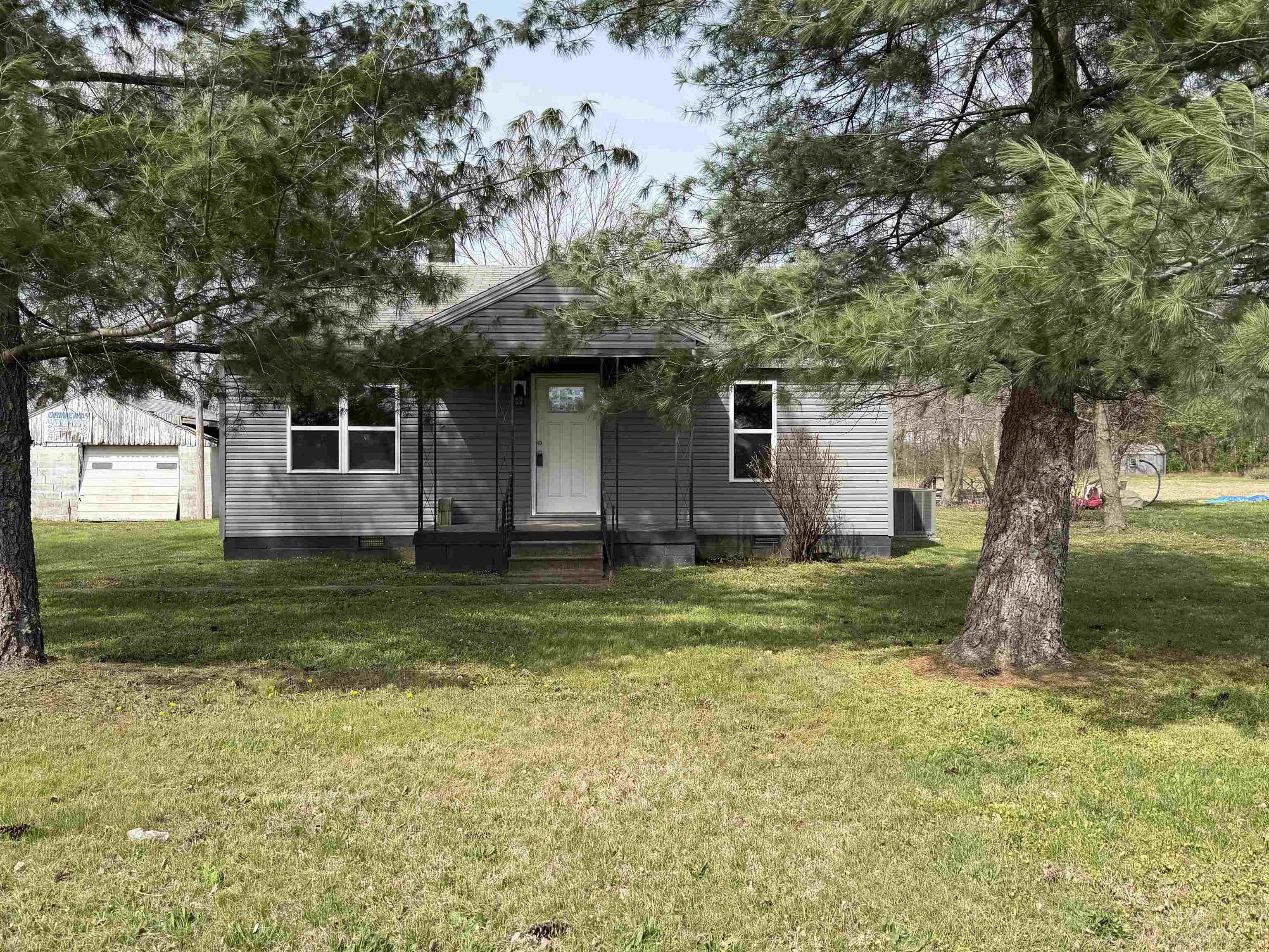 9325 Hwy 60, Owensboro, Kentucky 42301, 2 Bedrooms Bedrooms, ,1 BathroomBathrooms,Single Family Residence,For Sale,Hwy 60,94465