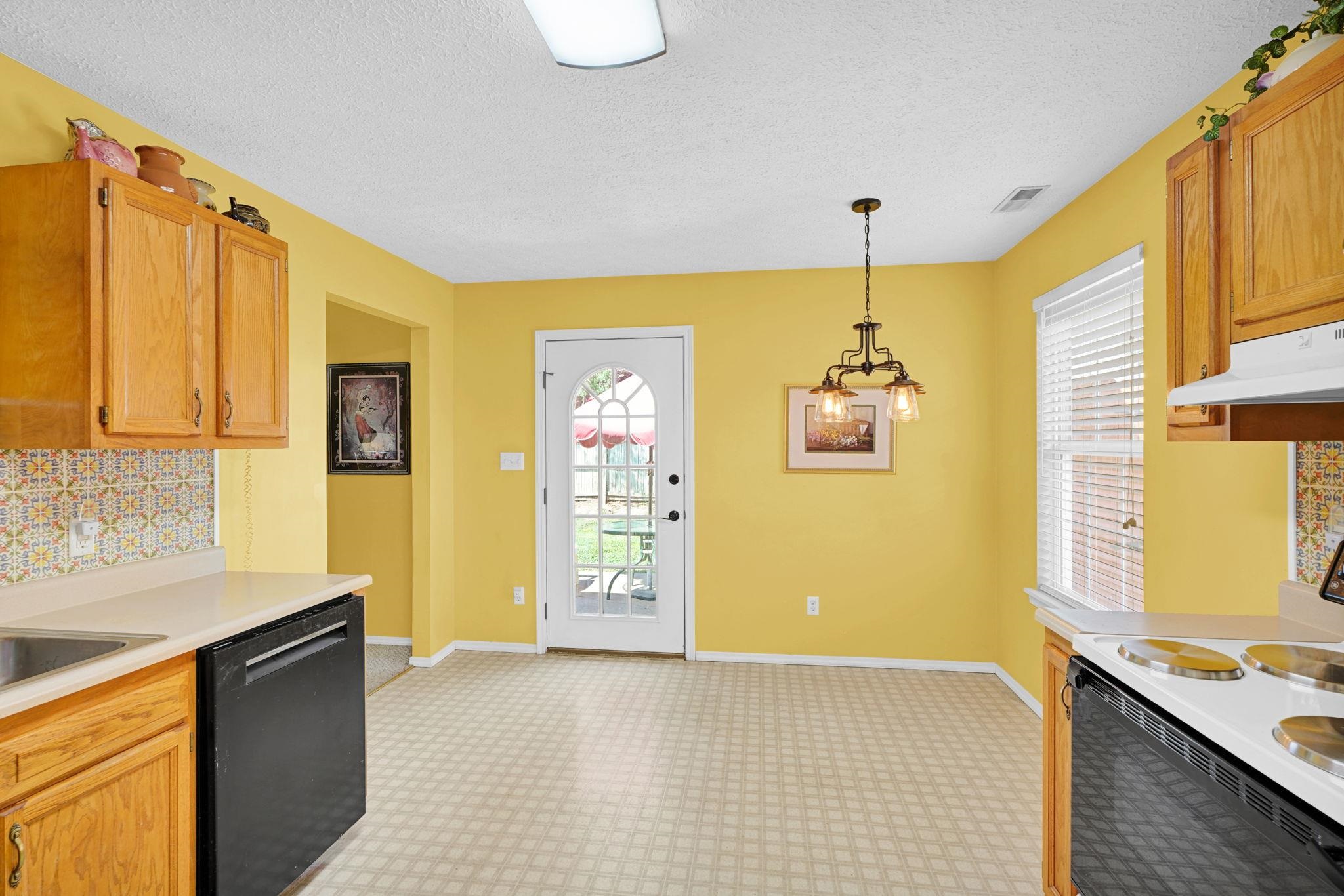 236 Lakewood Dr, Owensboro, Kentucky 42301, 3 Bedrooms Bedrooms, ,2 BathroomsBathrooms,Single Family Residence,For Sale,Lakewood Dr,94476