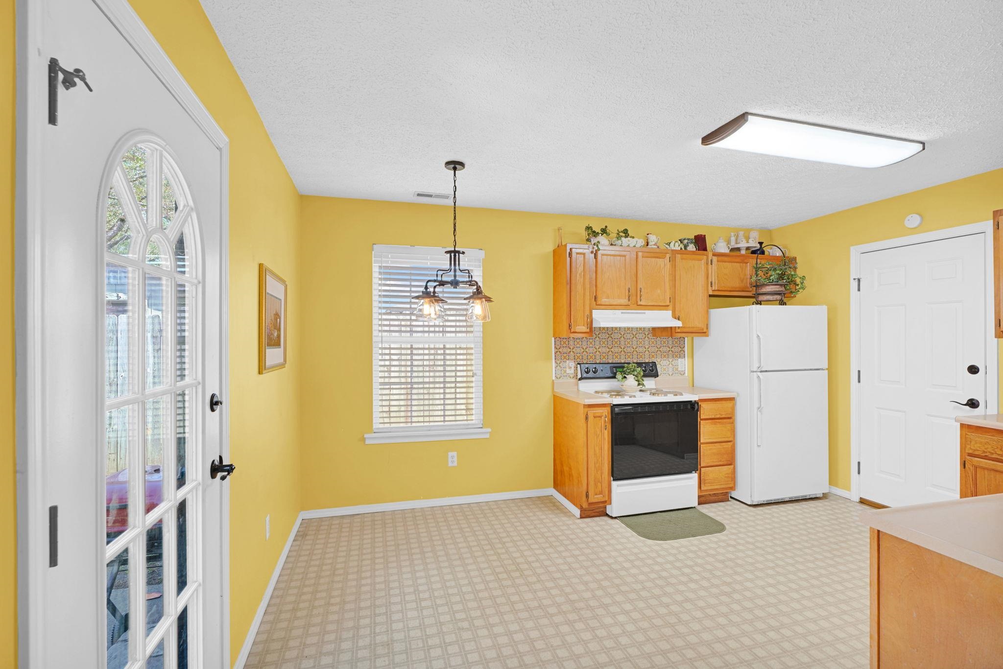 236 Lakewood Dr, Owensboro, Kentucky 42301, 3 Bedrooms Bedrooms, ,2 BathroomsBathrooms,Single Family Residence,For Sale,Lakewood Dr,94476