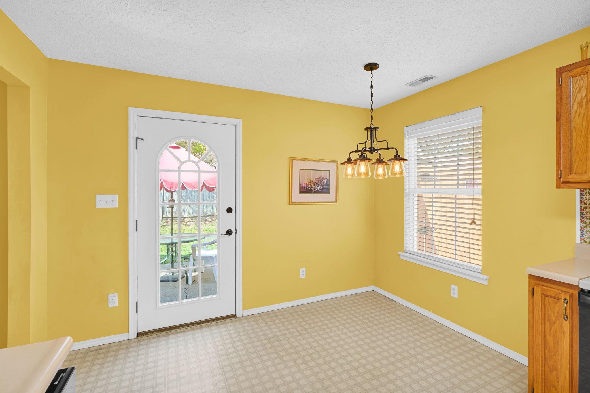 236 Lakewood Dr, Owensboro, Kentucky 42301, 3 Bedrooms Bedrooms, ,2 BathroomsBathrooms,Single Family Residence,For Sale,Lakewood Dr,94476