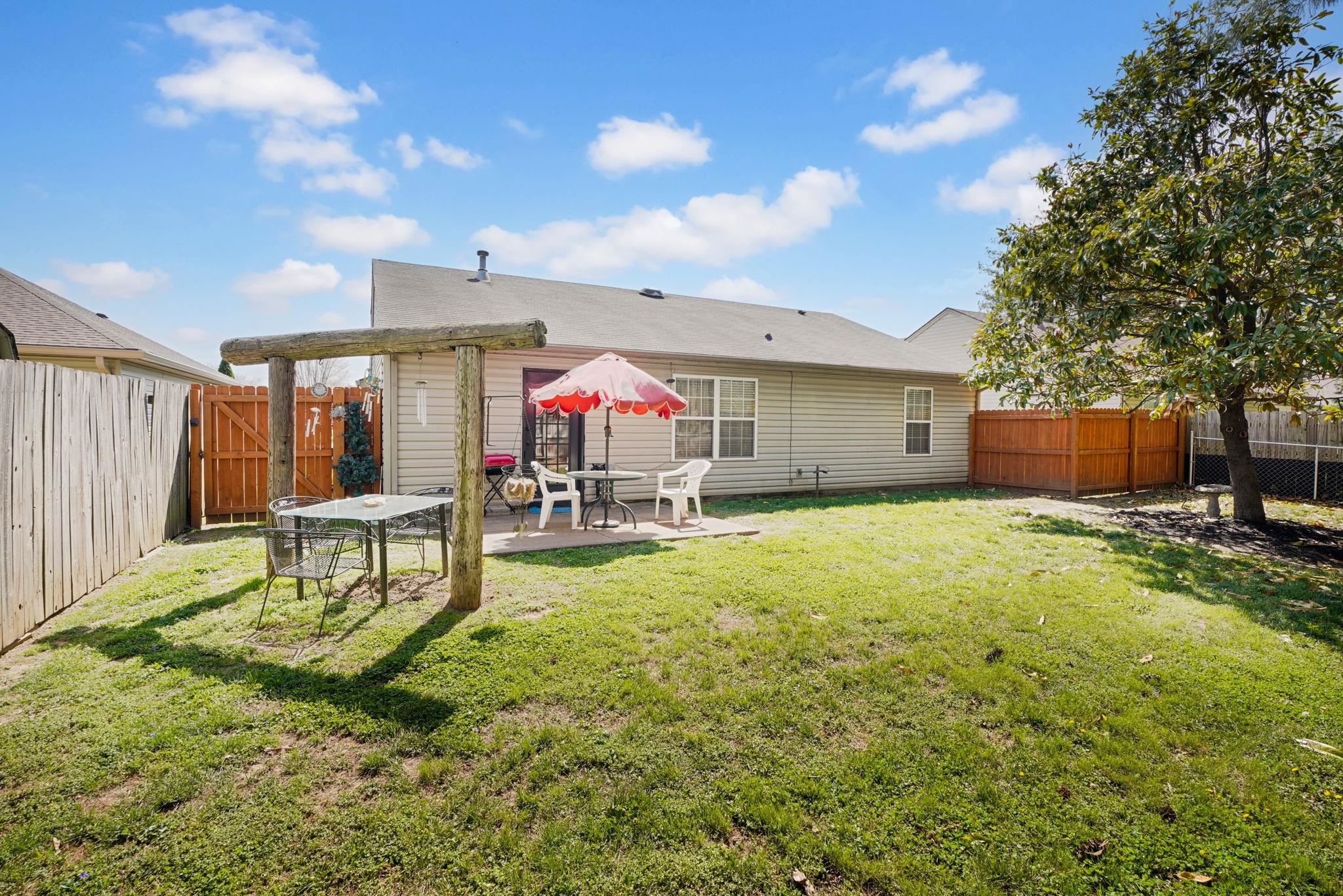 236 Lakewood Dr, Owensboro, Kentucky 42301, 3 Bedrooms Bedrooms, ,2 BathroomsBathrooms,Single Family Residence,For Sale,Lakewood Dr,94476