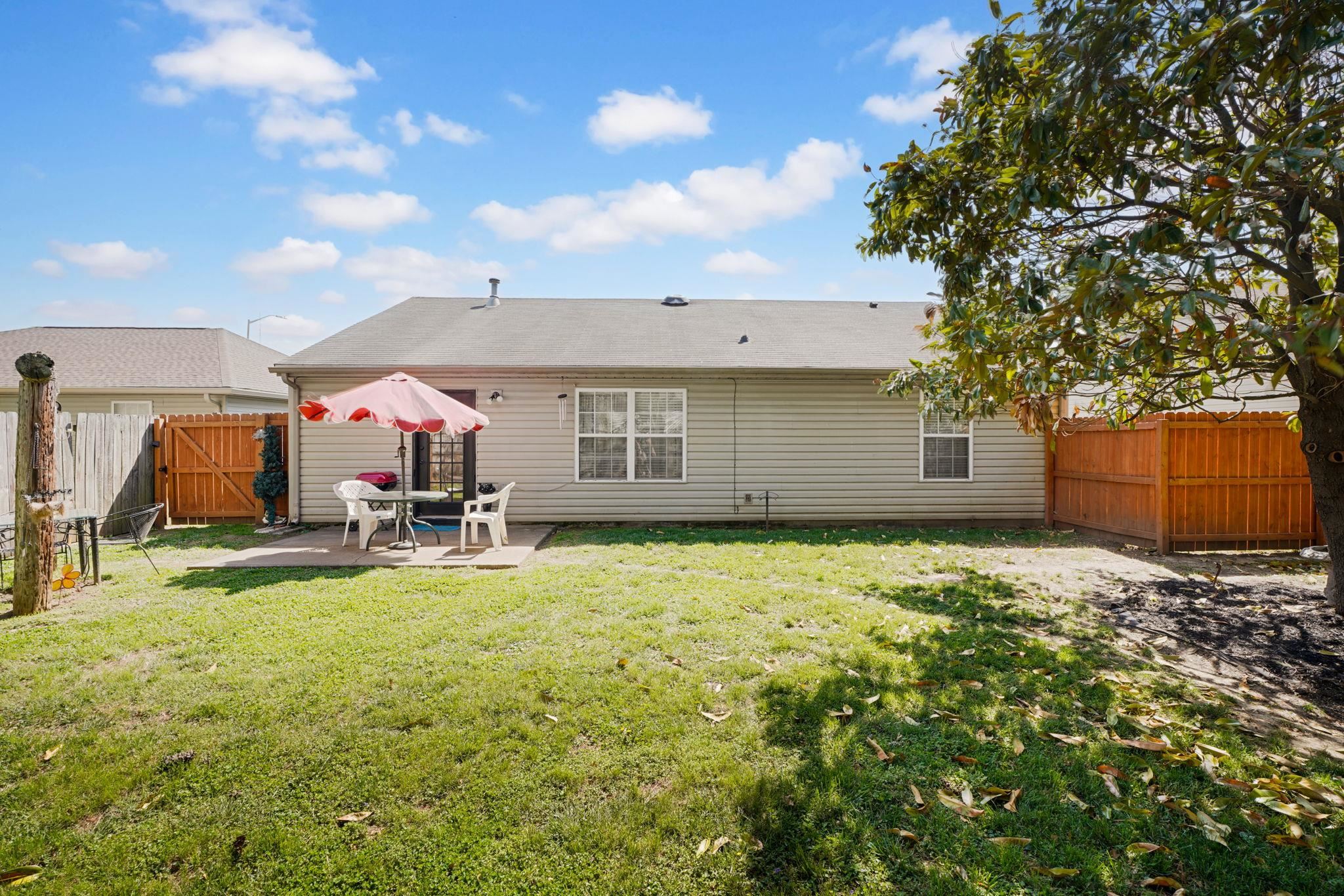 236 Lakewood Dr, Owensboro, Kentucky 42301, 3 Bedrooms Bedrooms, ,2 BathroomsBathrooms,Single Family Residence,For Sale,Lakewood Dr,94476