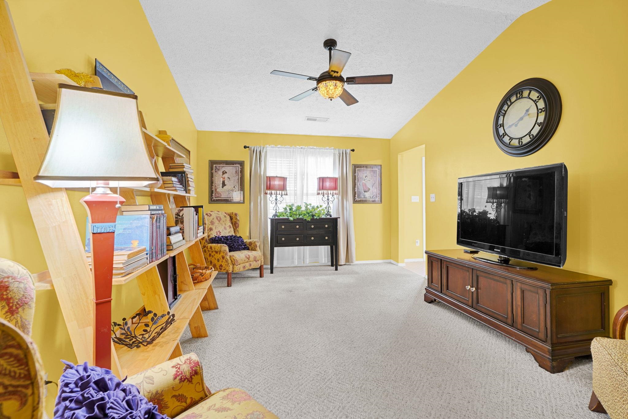 236 Lakewood Dr, Owensboro, Kentucky 42301, 3 Bedrooms Bedrooms, ,2 BathroomsBathrooms,Single Family Residence,For Sale,Lakewood Dr,94476