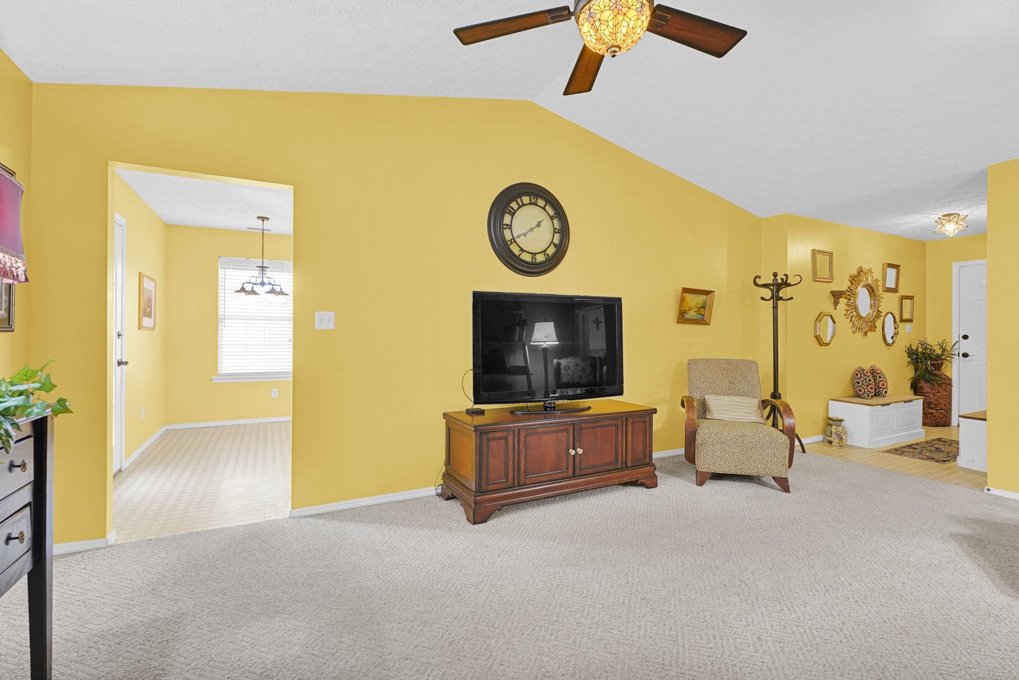 236 Lakewood Dr, Owensboro, Kentucky 42301, 3 Bedrooms Bedrooms, ,2 BathroomsBathrooms,Single Family Residence,For Sale,Lakewood Dr,94476